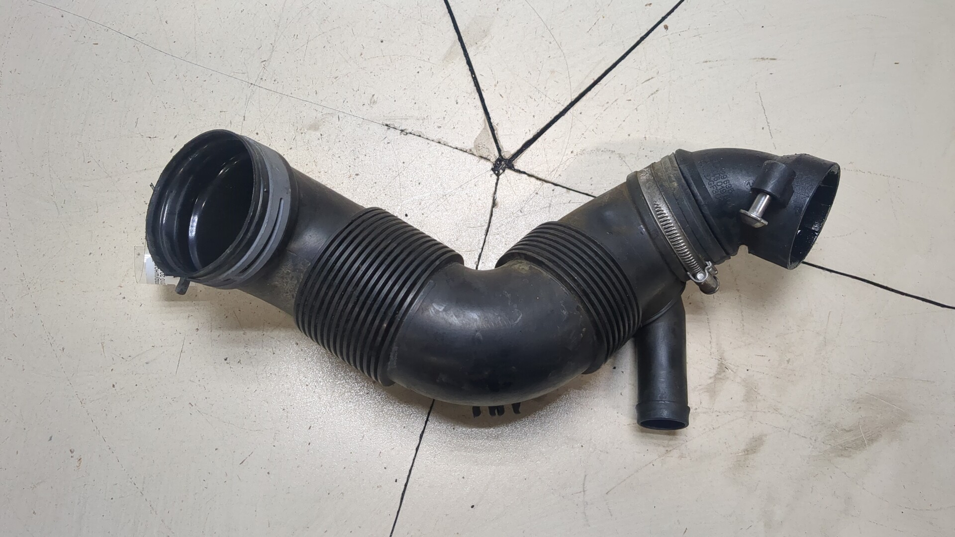 Патрубок воздушного фильтра