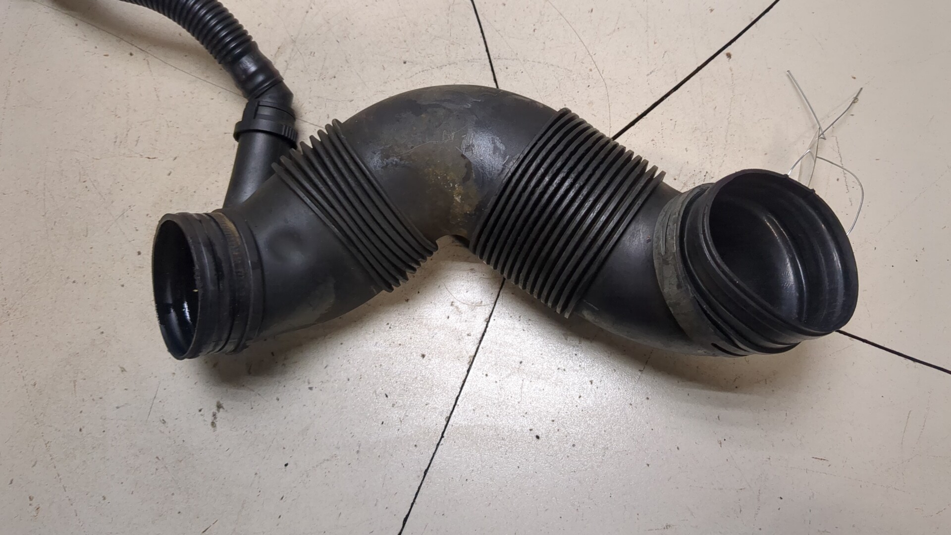 Патрубок воздушного фильтра