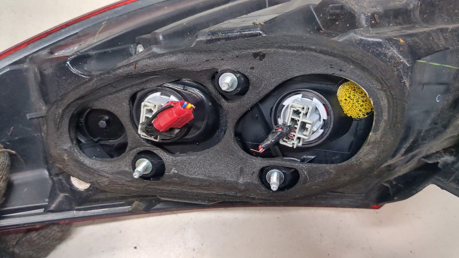 Фонарь задний левый