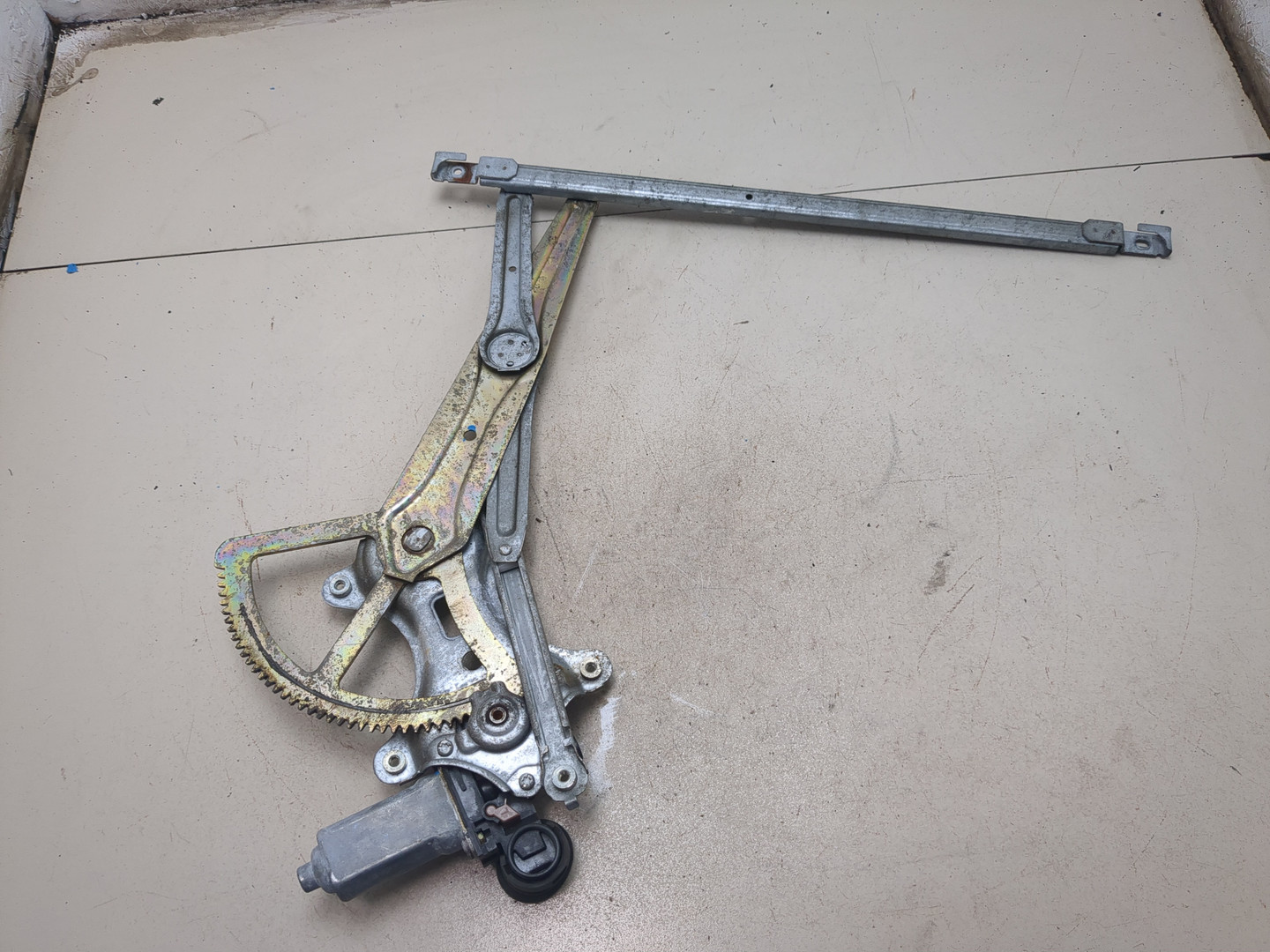 Стеклоподъемник электр. передний левый