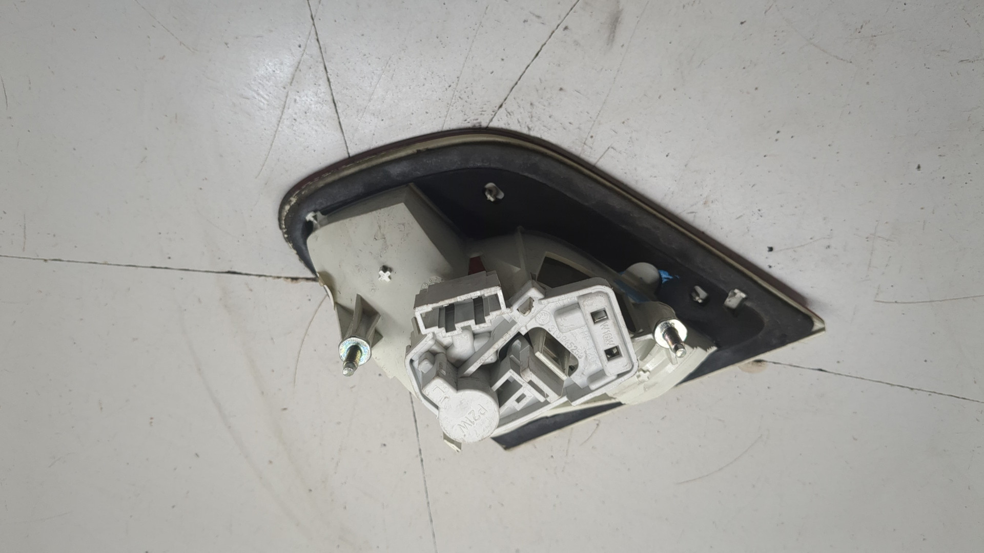 Фонарь задний внутренний левый