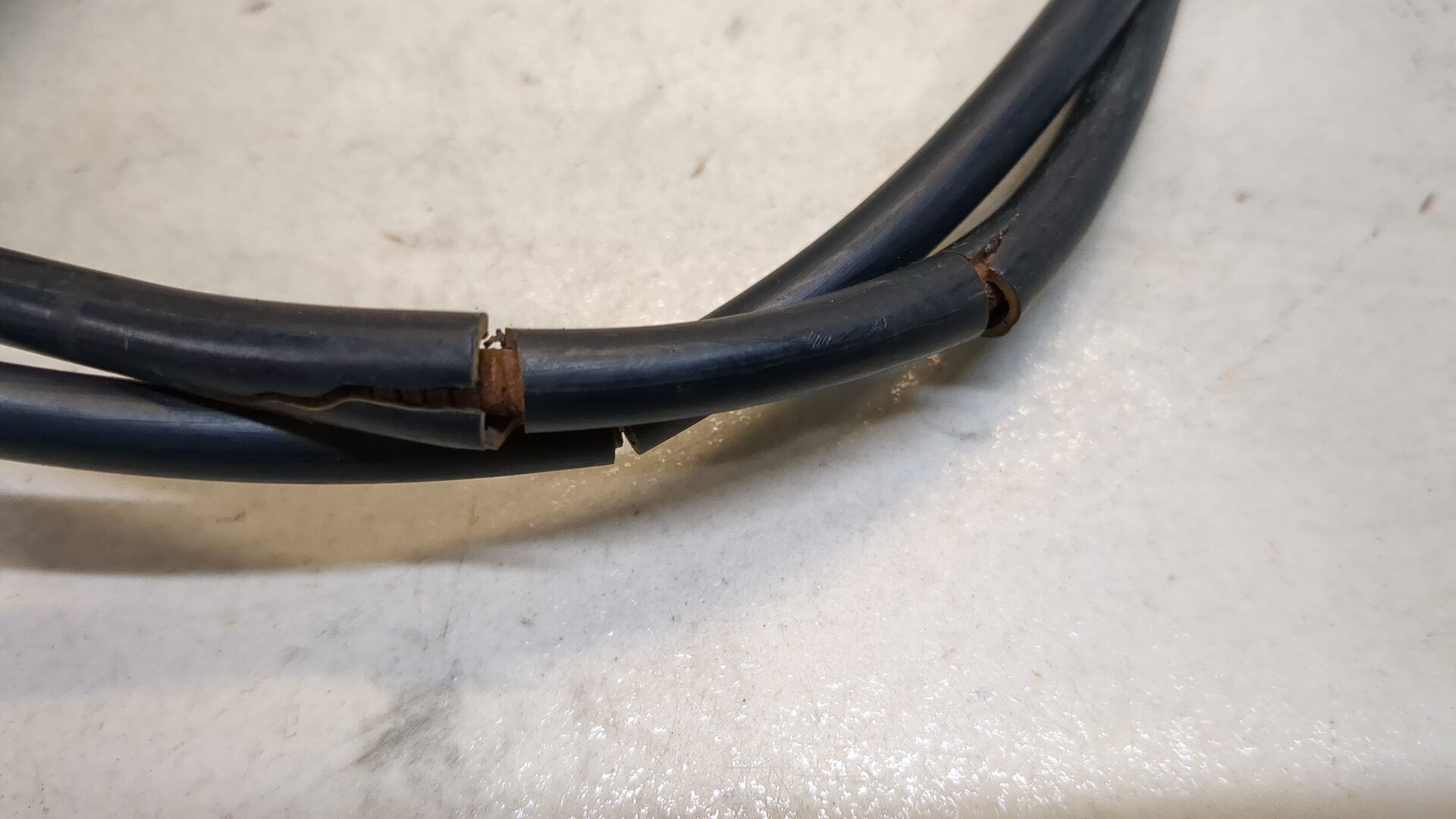 Ручка открывания капота