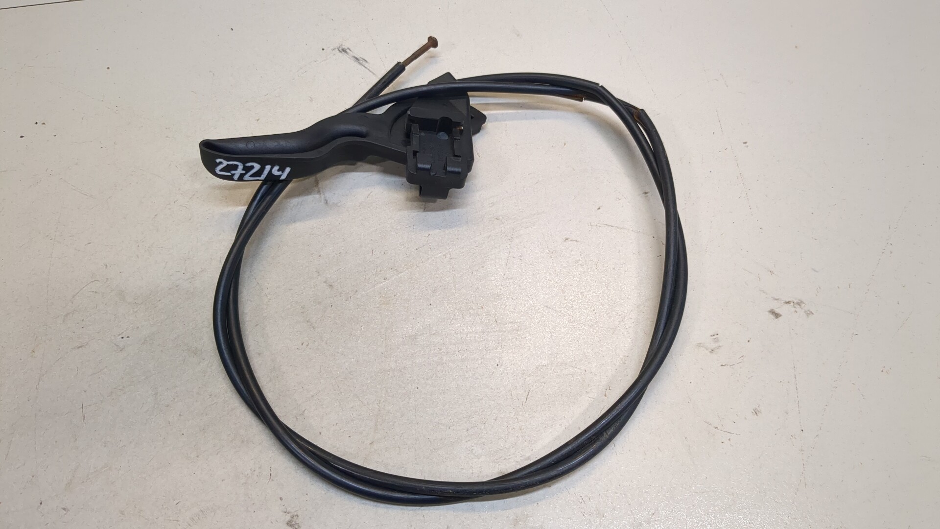 Ручка открывания капота