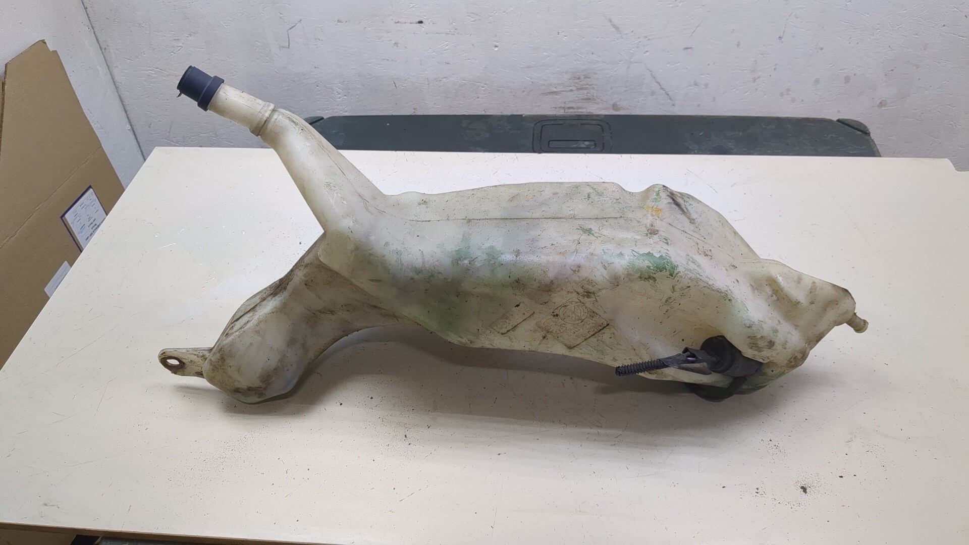 Бачок омывателя лобового стекла