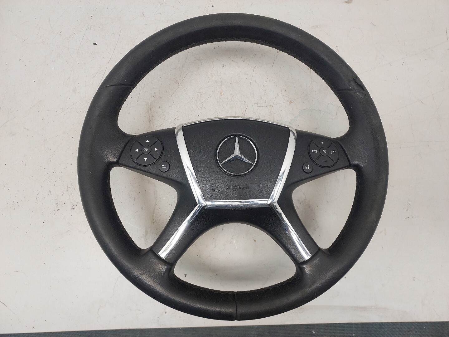 Рулевое колесо (руль)