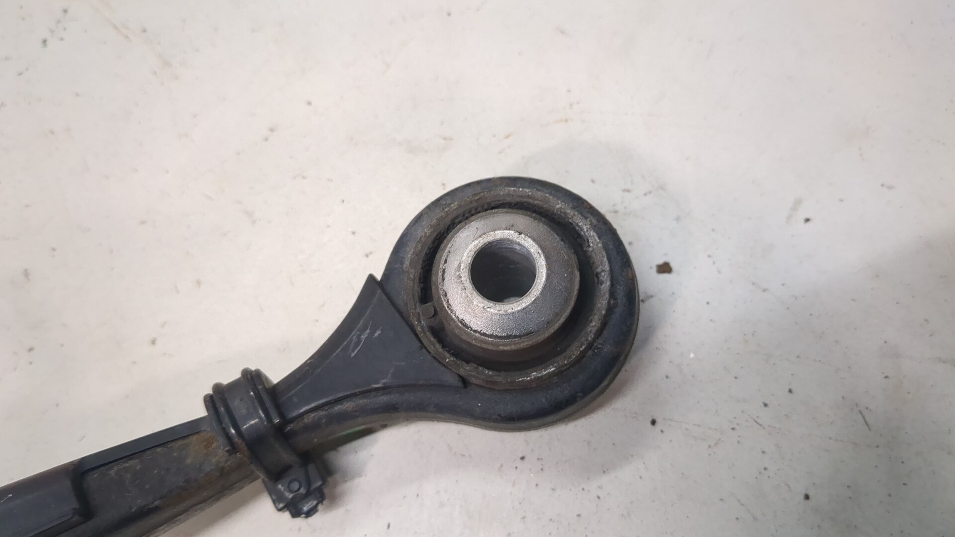 Рычаг задний правый