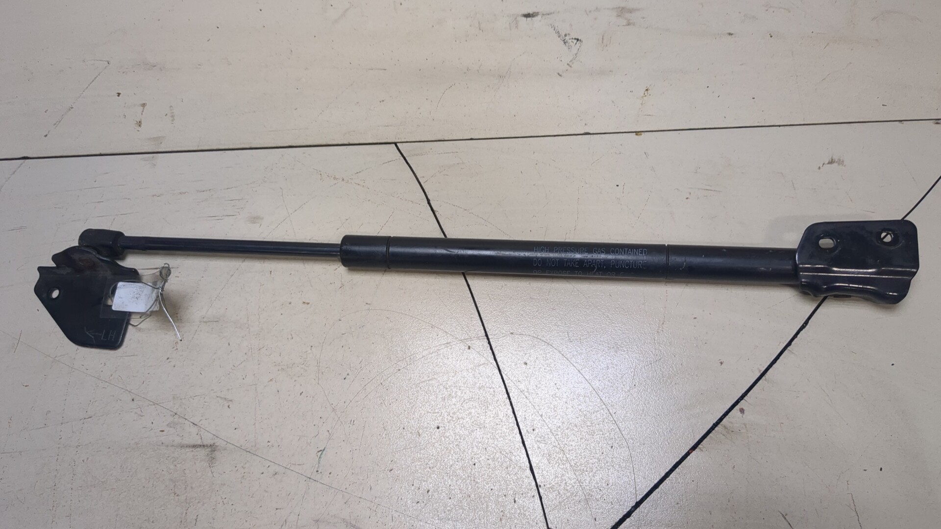 Амортизатор крышки багажника