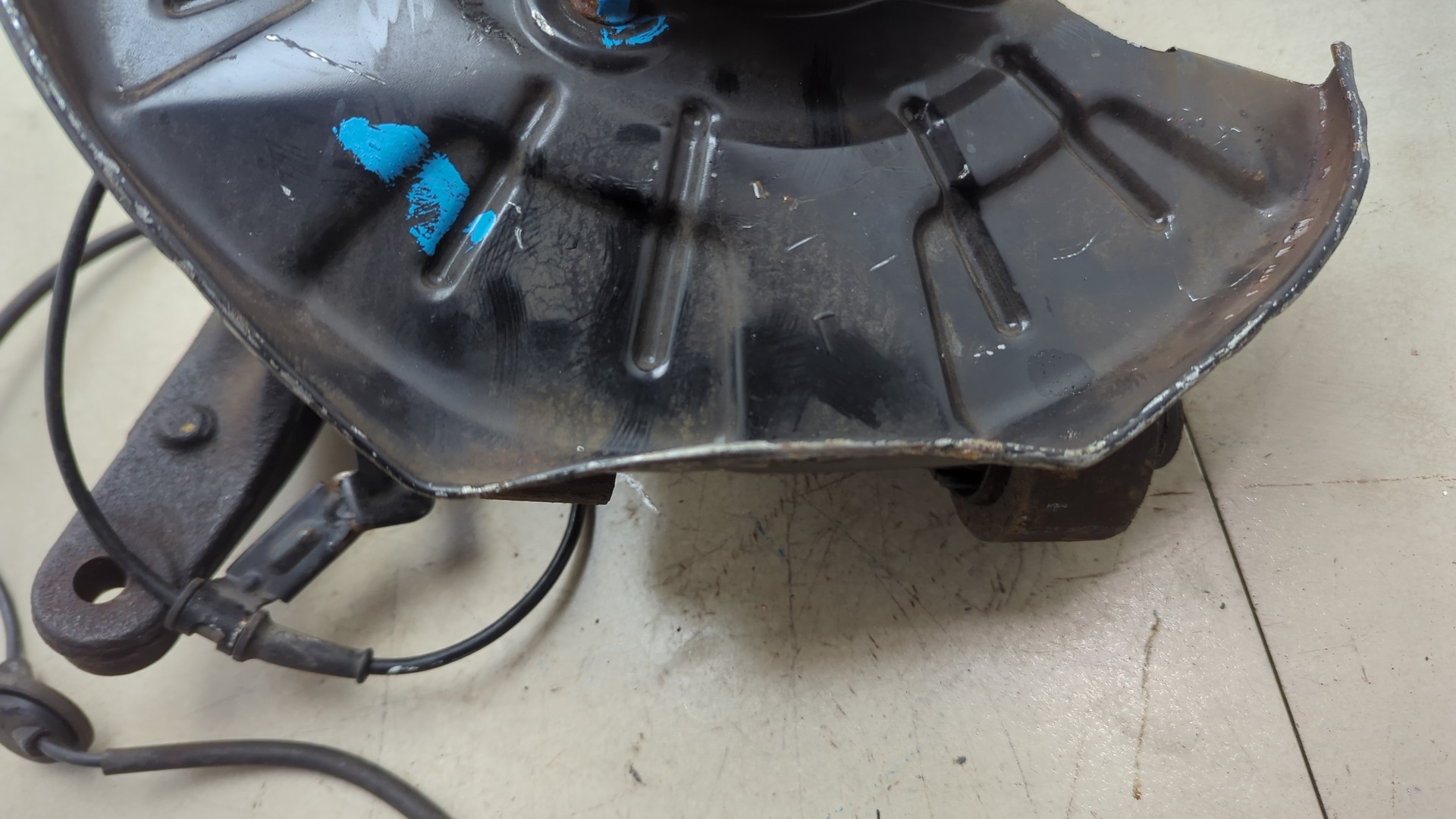 Кулак поворотный задний левый