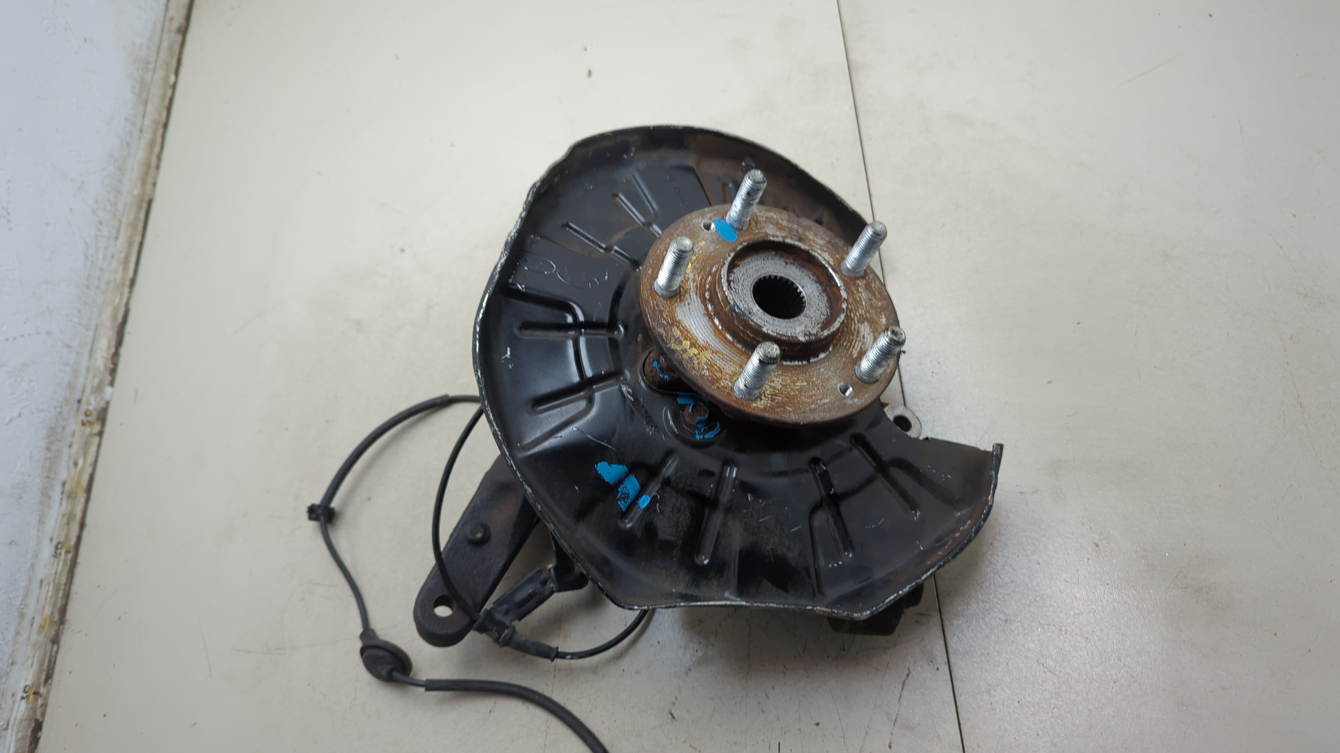 Кулак поворотный задний левый