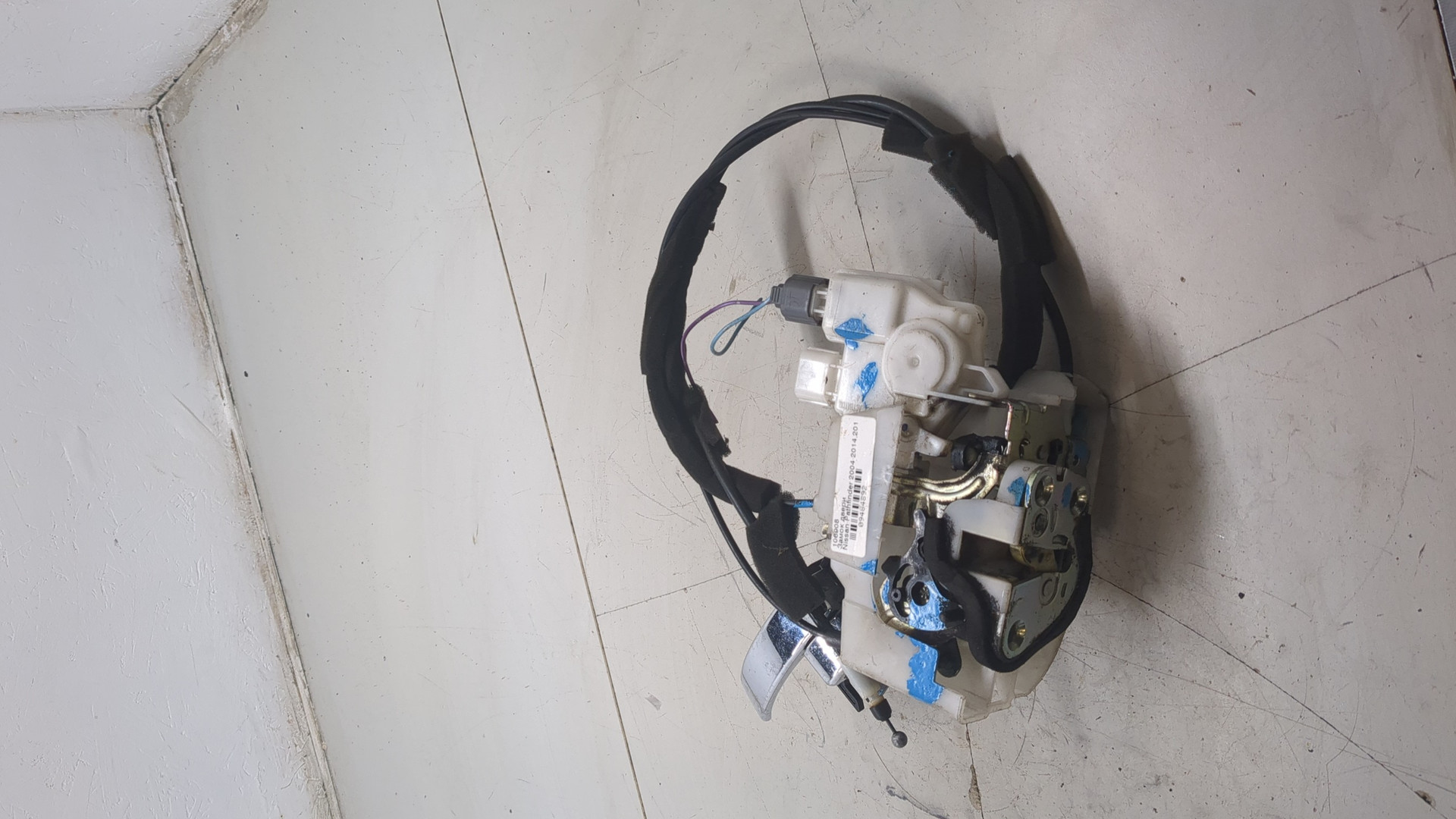 Замок двери задней левой