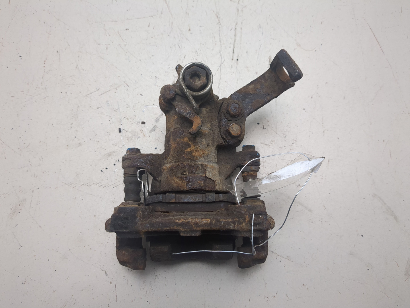 Суппорт задний левый