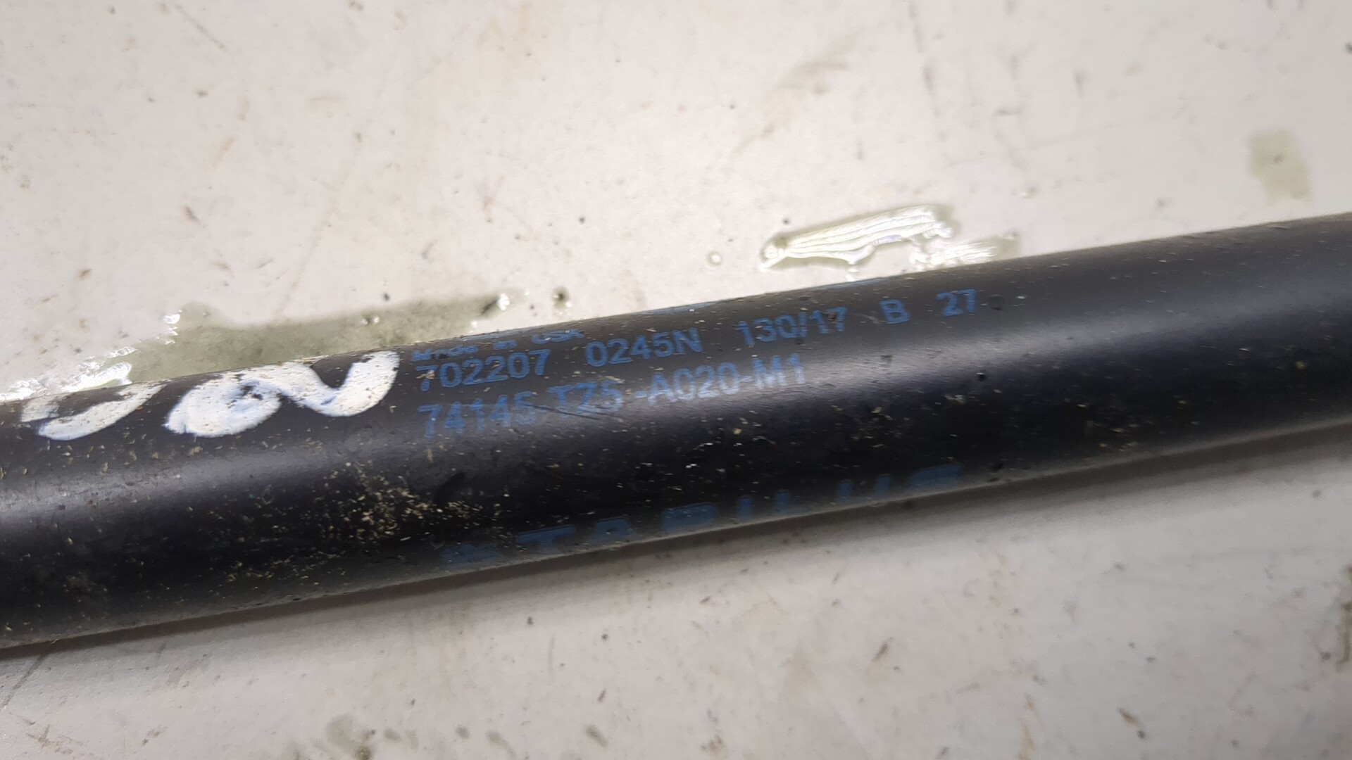 Амортизатор крышки багажника