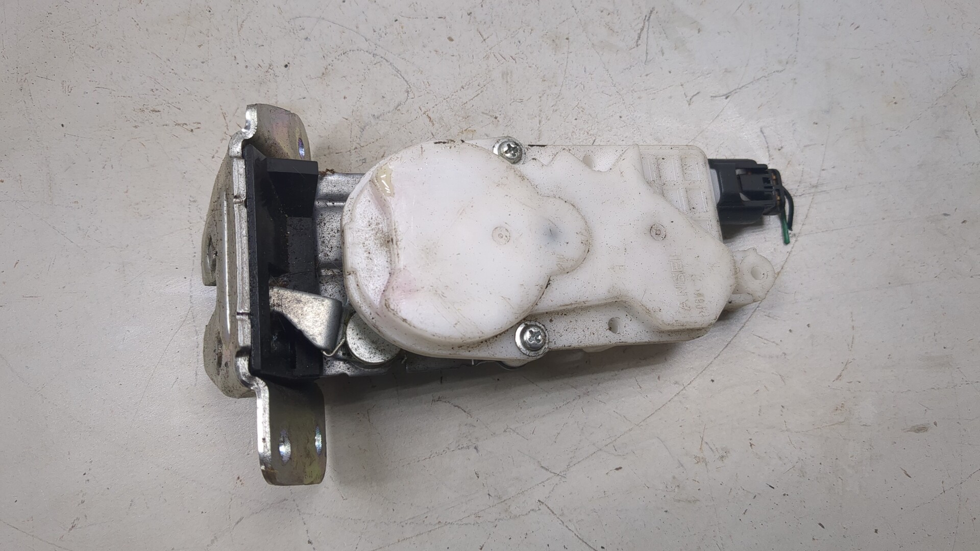 Замок багажника