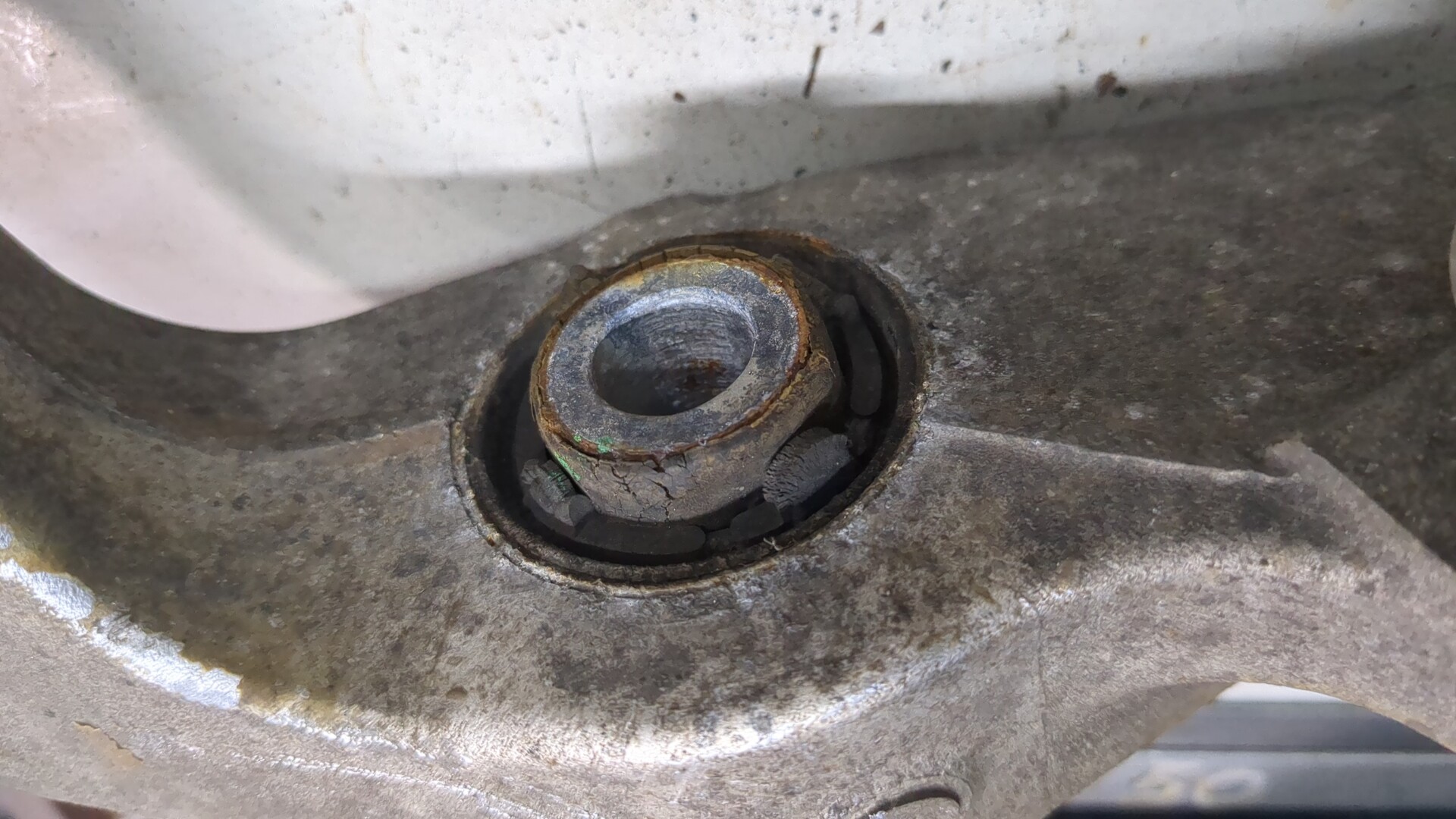 Рычаг задний левый