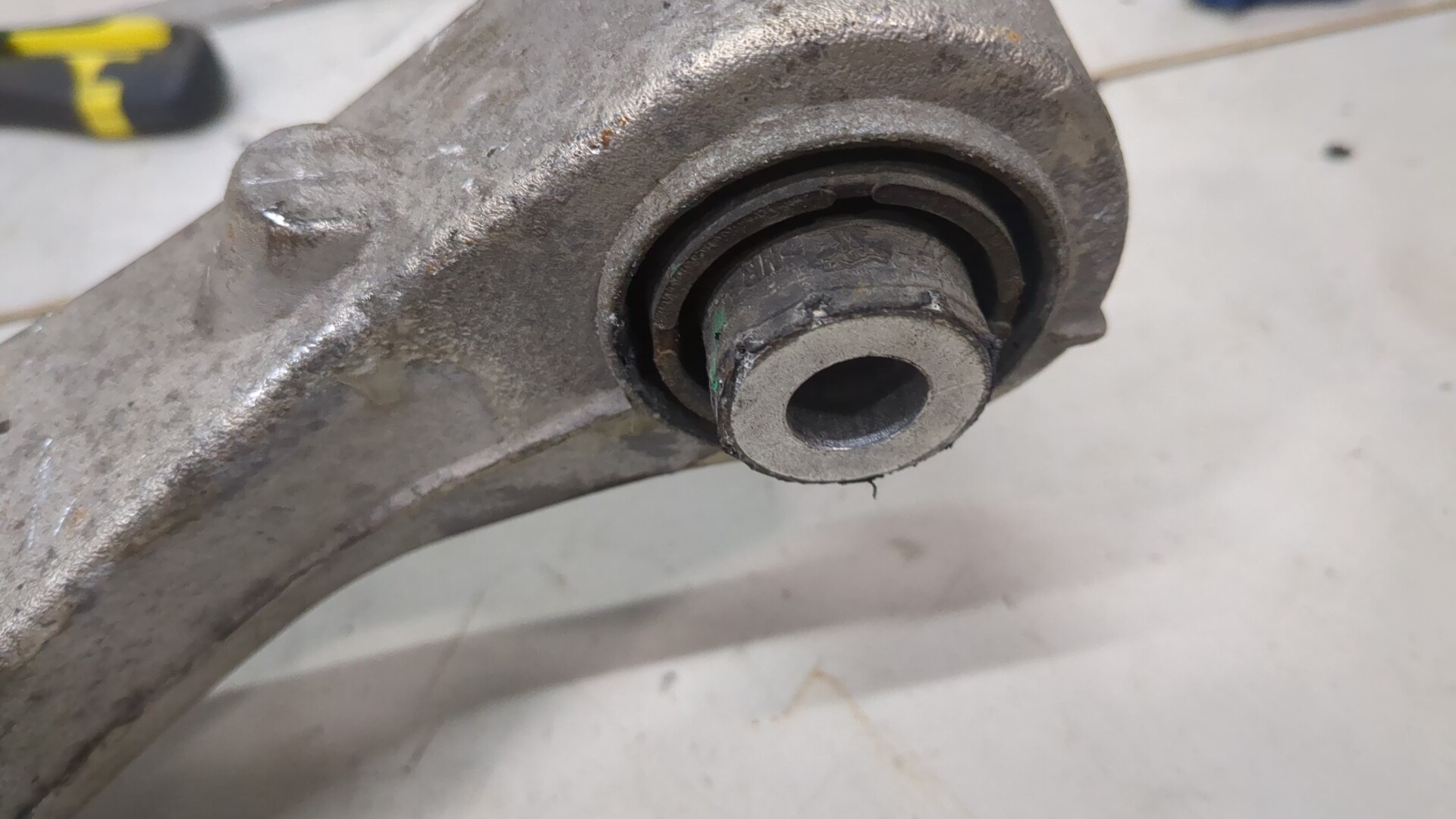 Рычаг задний левый