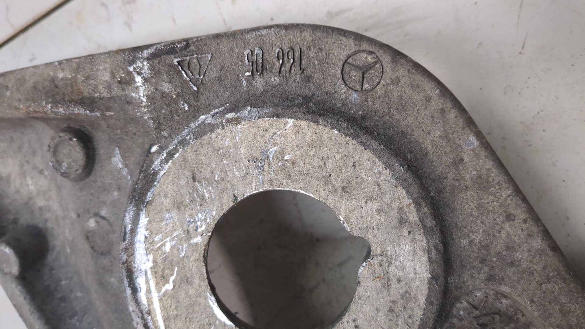 Рычаг задний левый