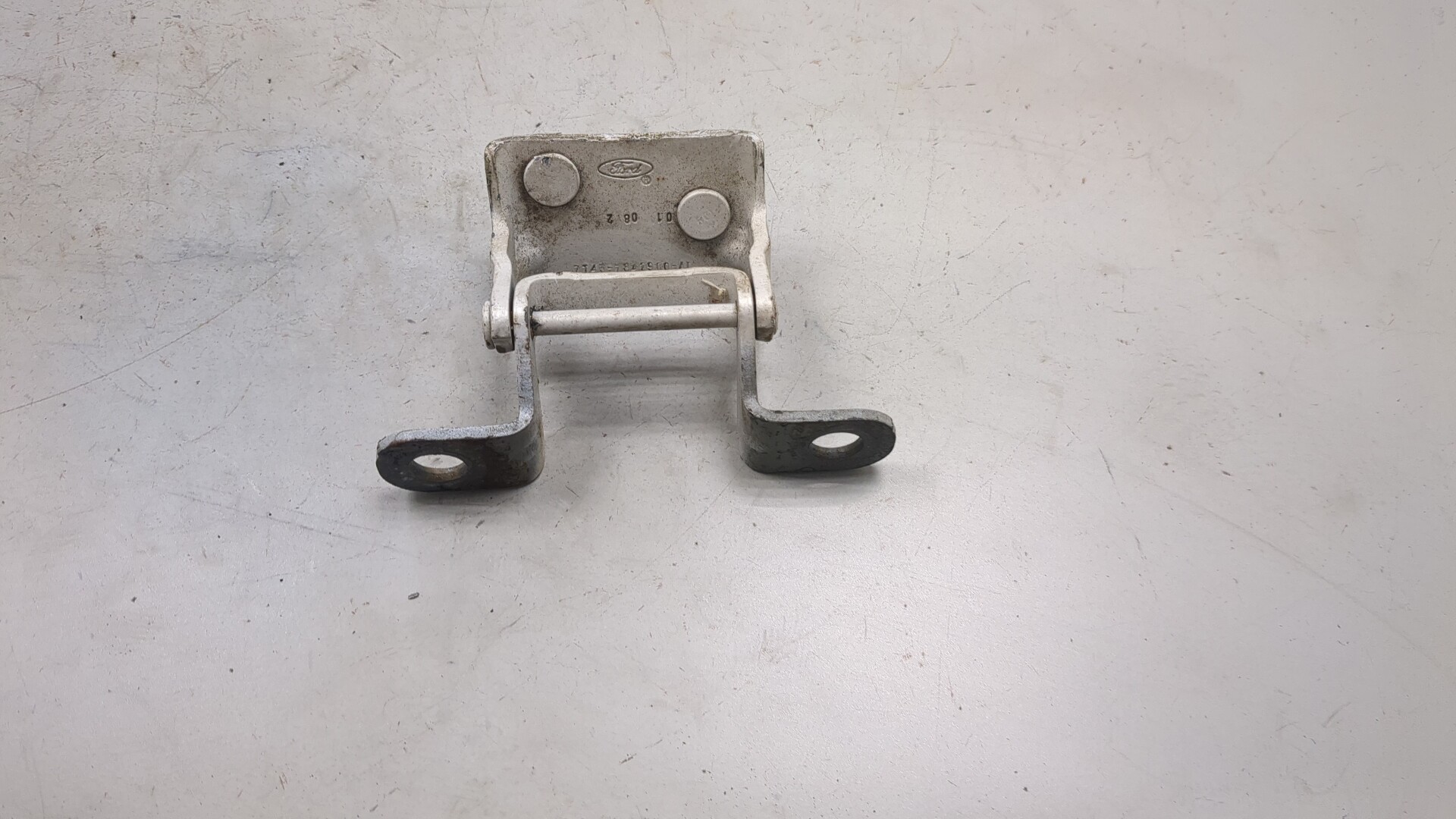 Петля крышки багажника