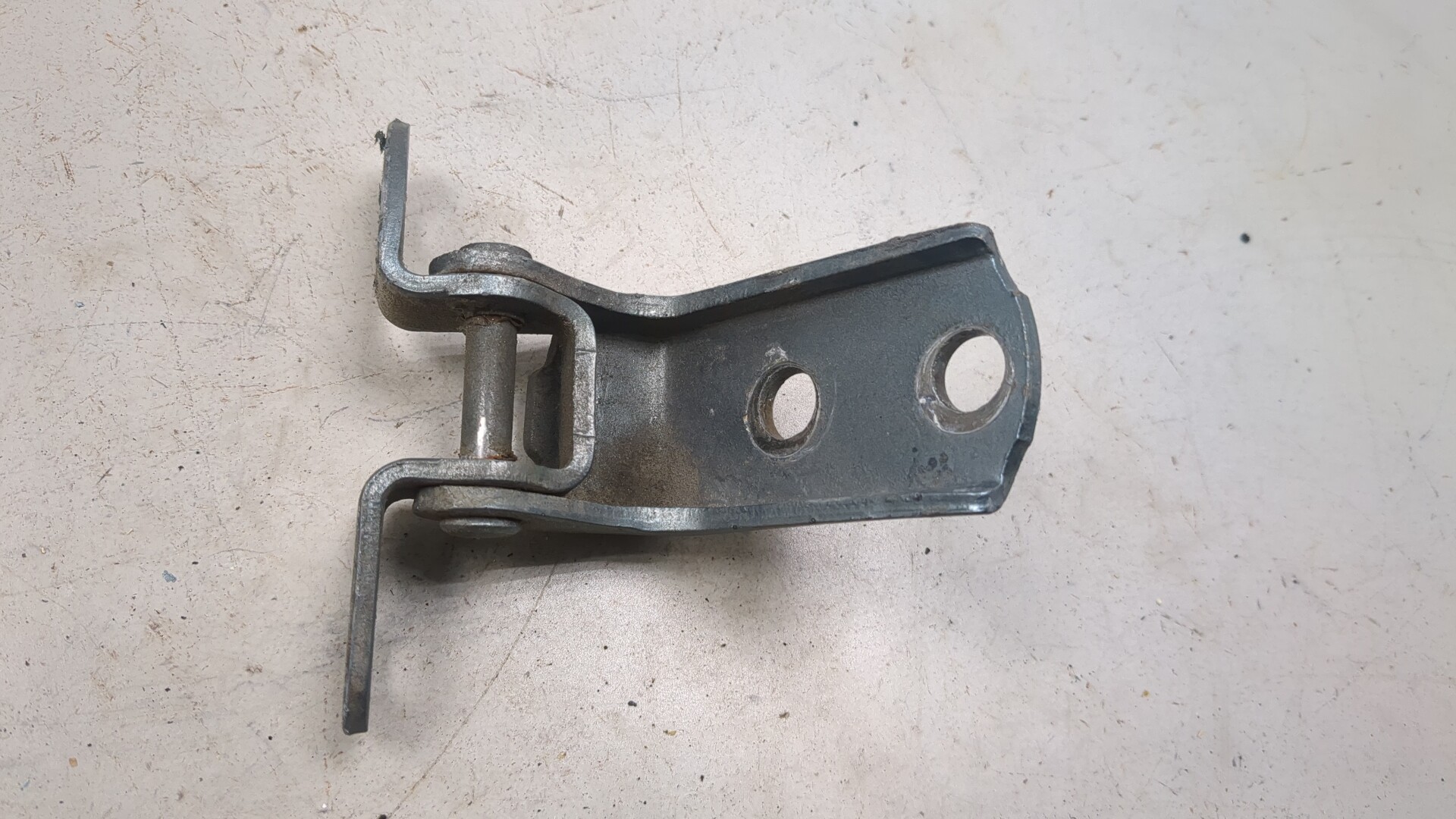 Петля двери