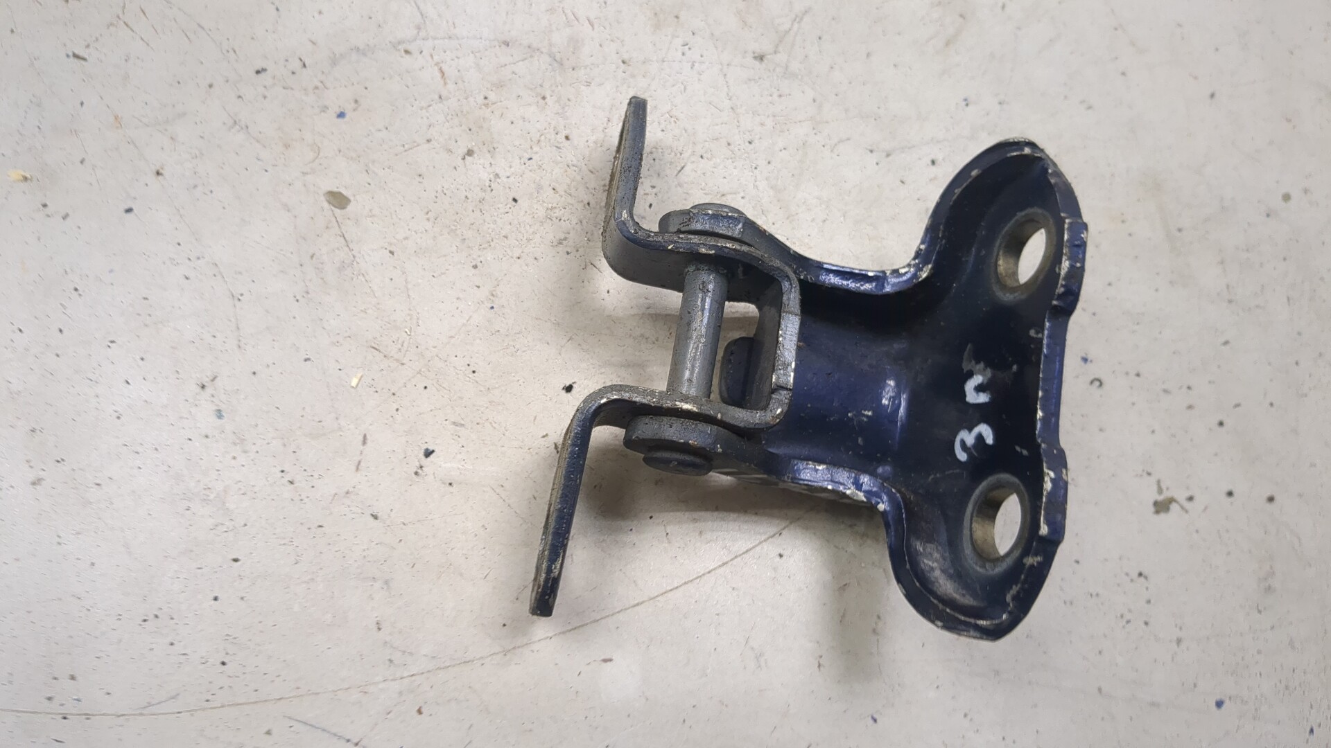 Петля двери