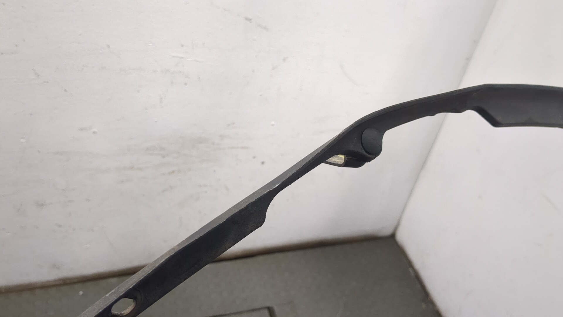 Молдинг переднего бампера правый