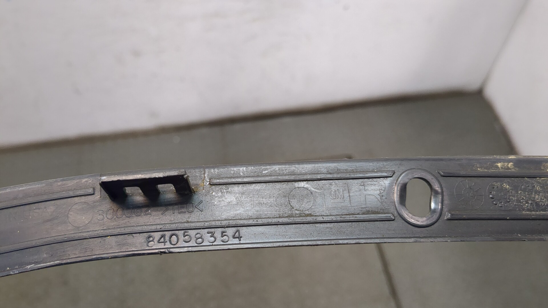 Молдинг переднего бампера правый