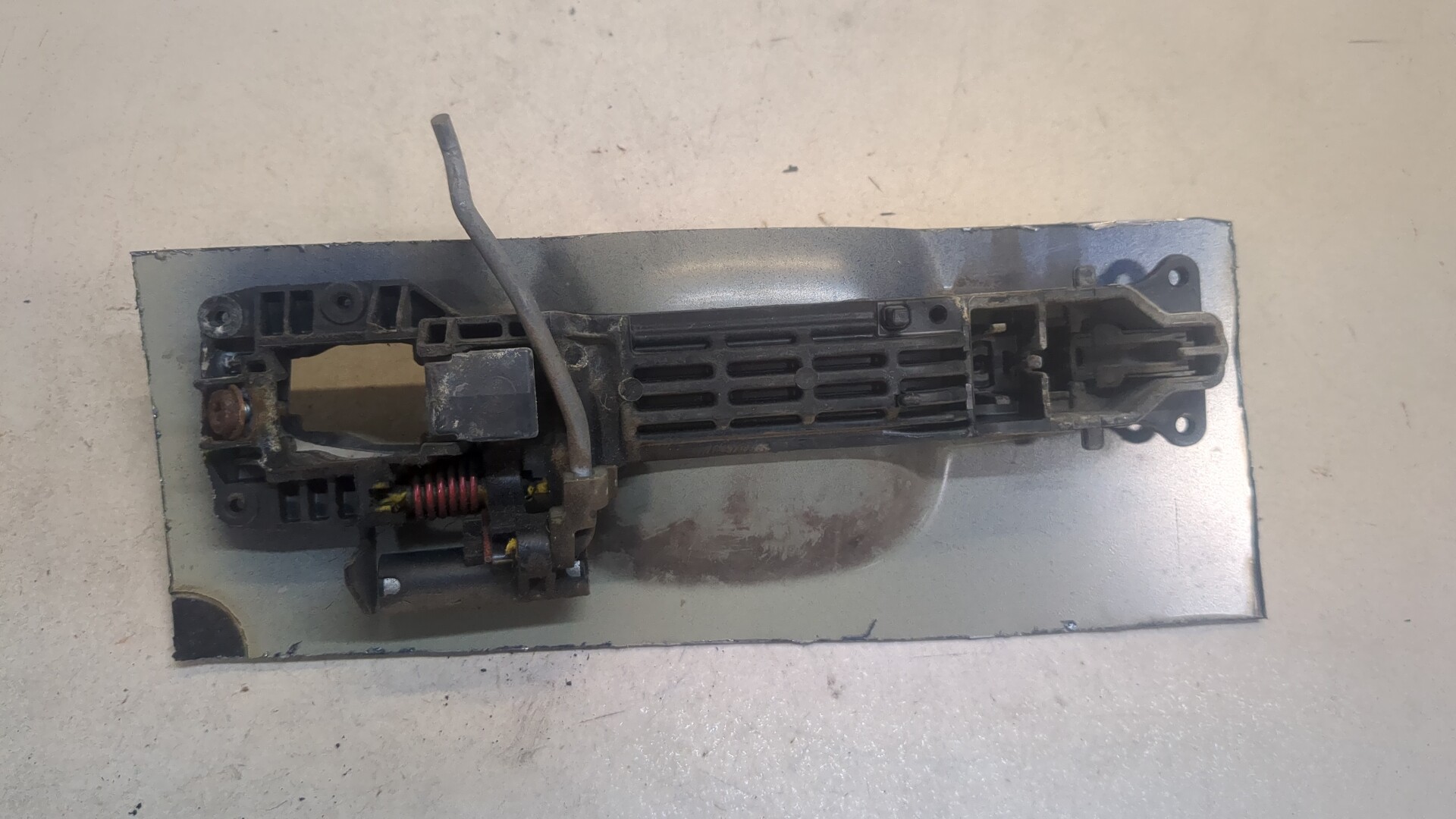 Ручка двери багажника наружная