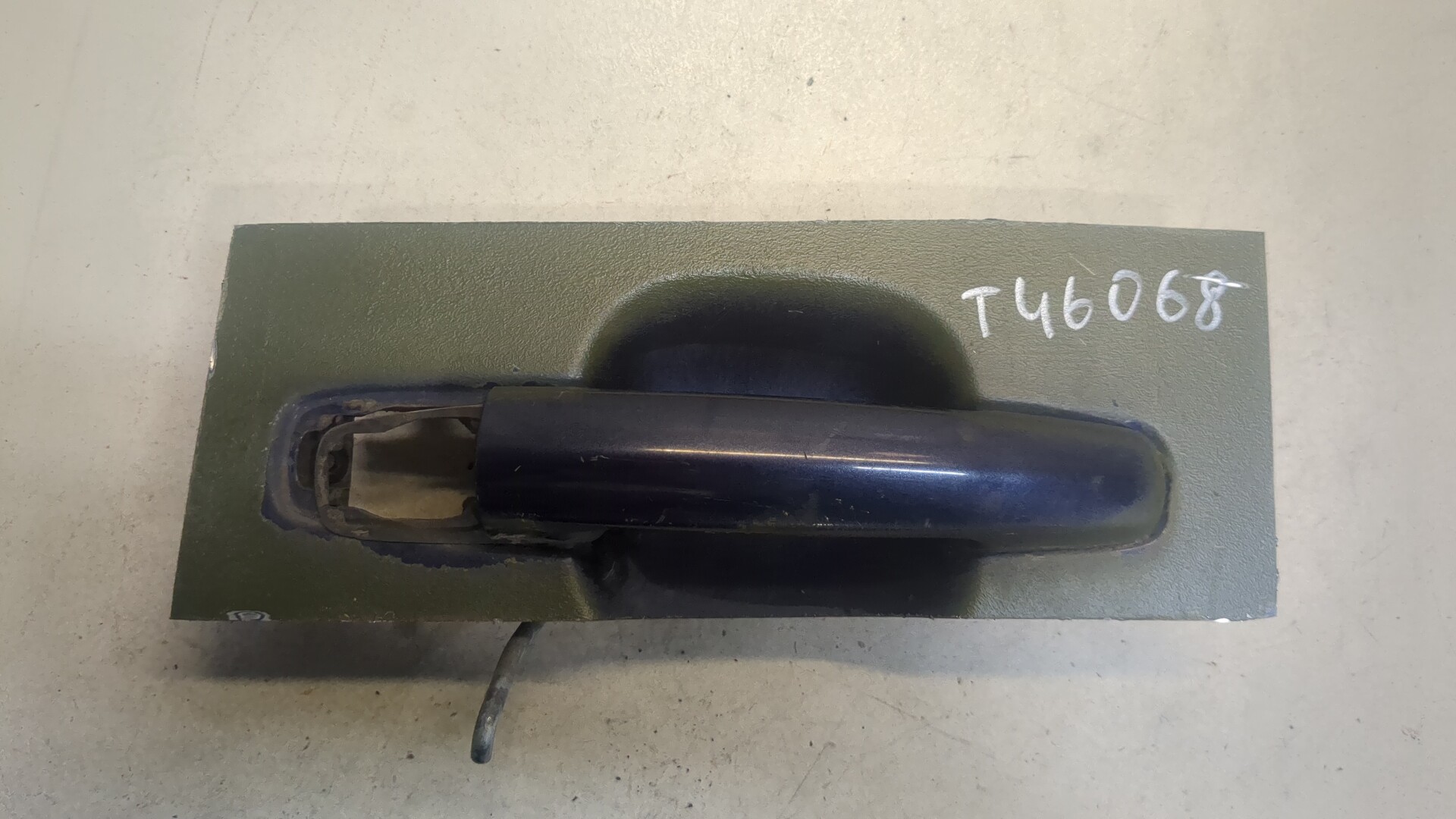 Ручка двери багажника наружная