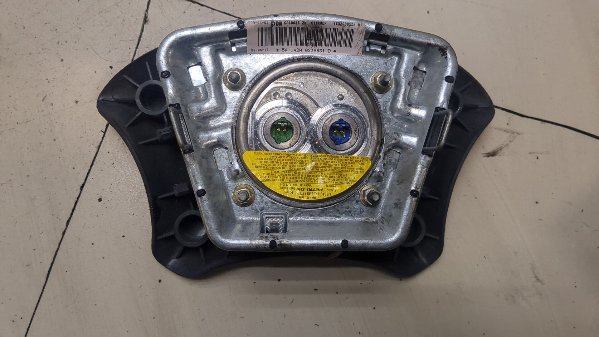 Подушка безопасности в рулевое колесо