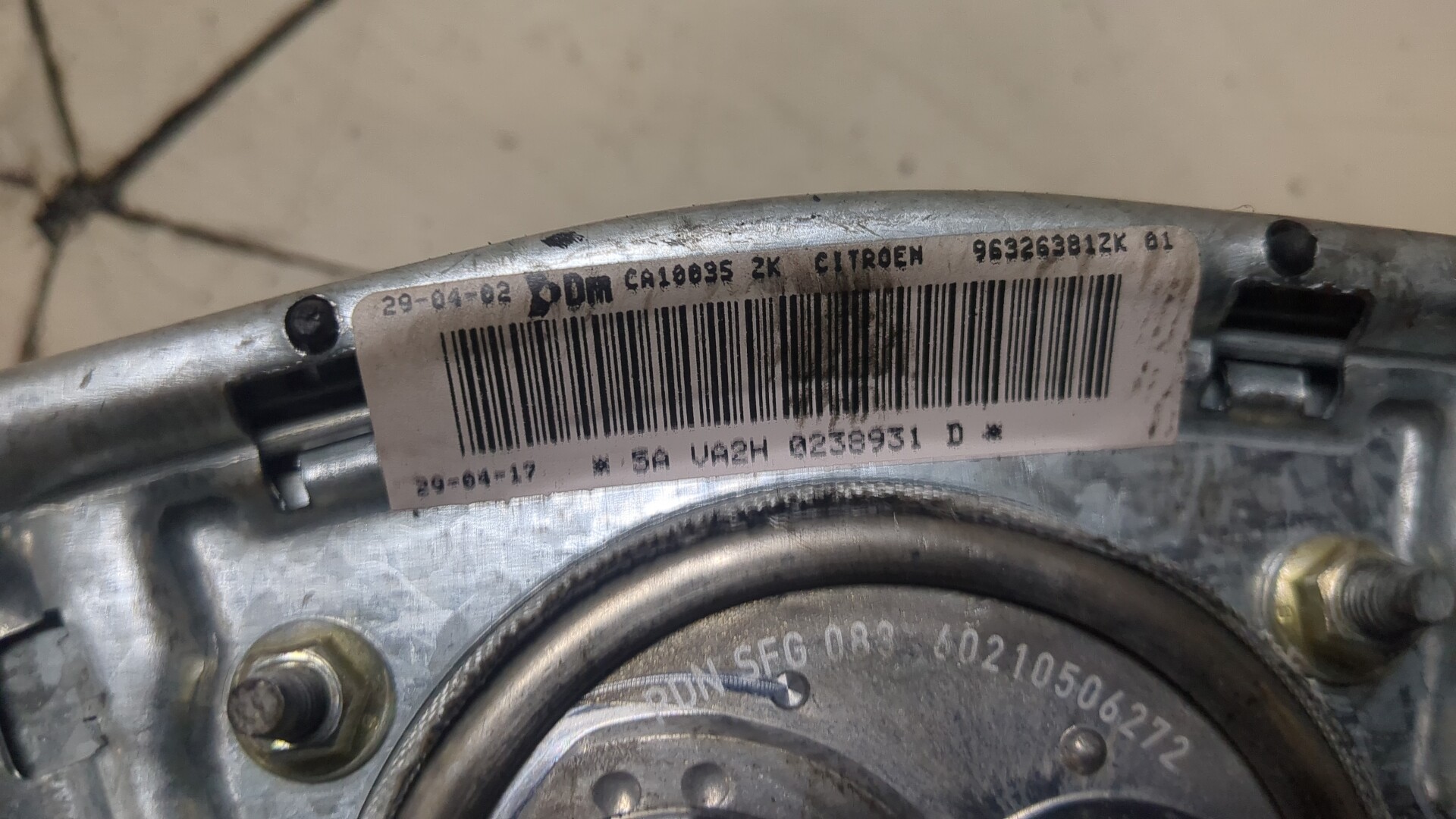 Подушка безопасности в рулевое колесо