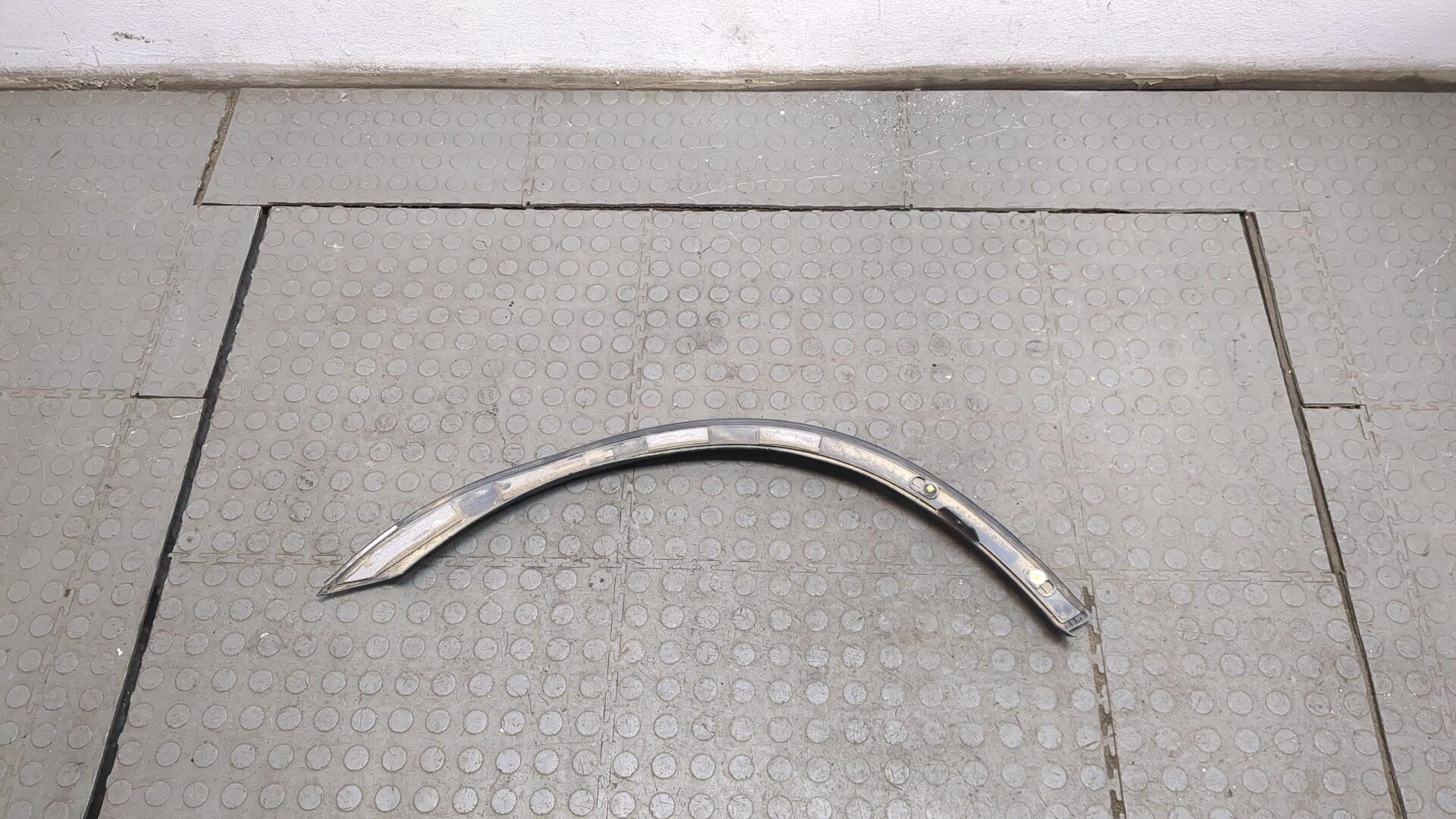 Накладка заднего крыла левого