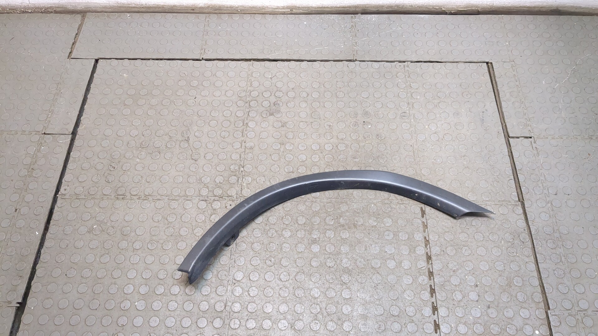 Накладка заднего крыла левого