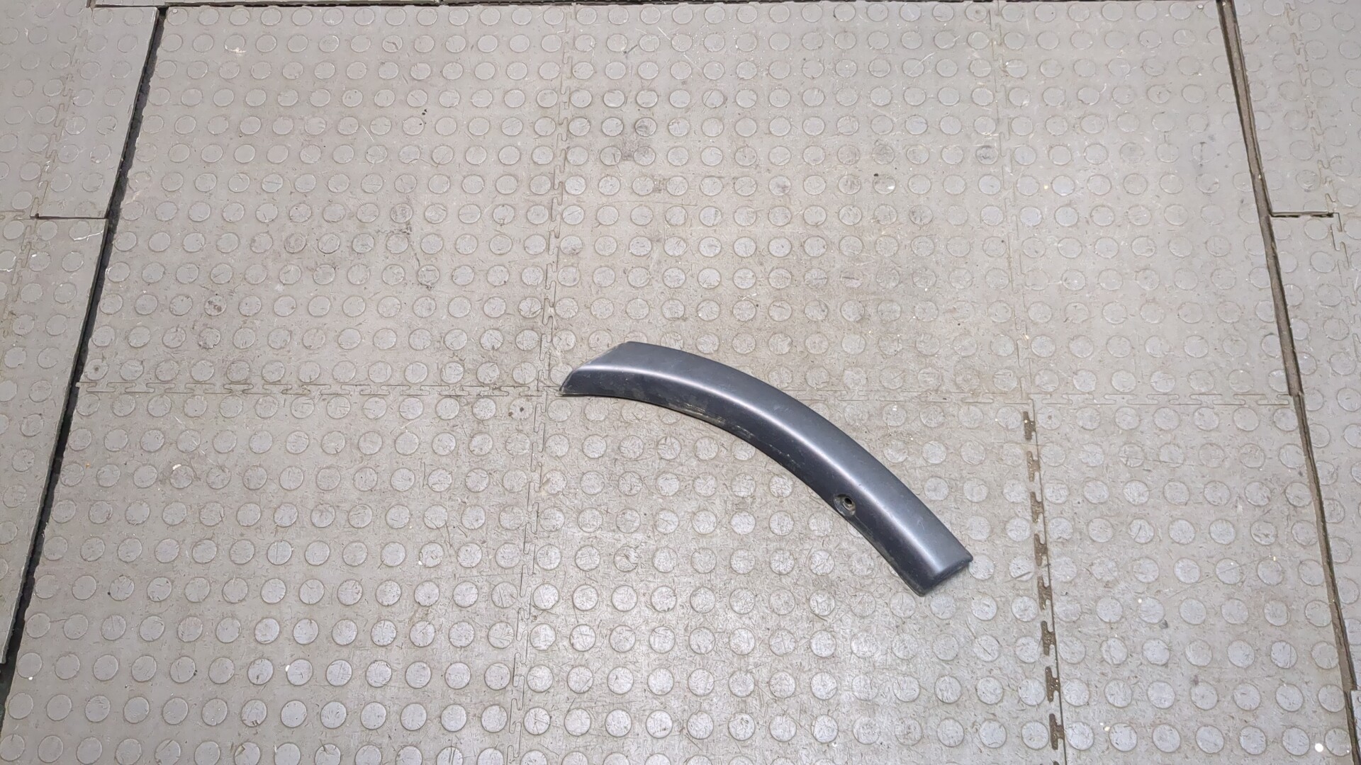 Молдинг заднего бампера левый