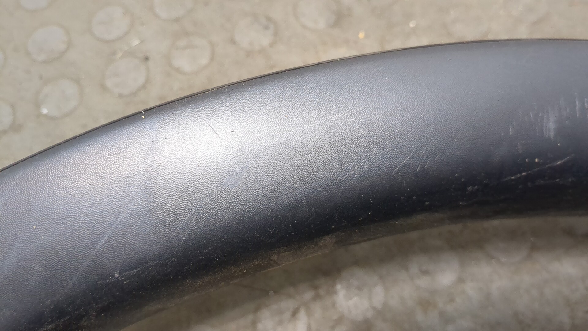 Молдинг заднего бампера левый