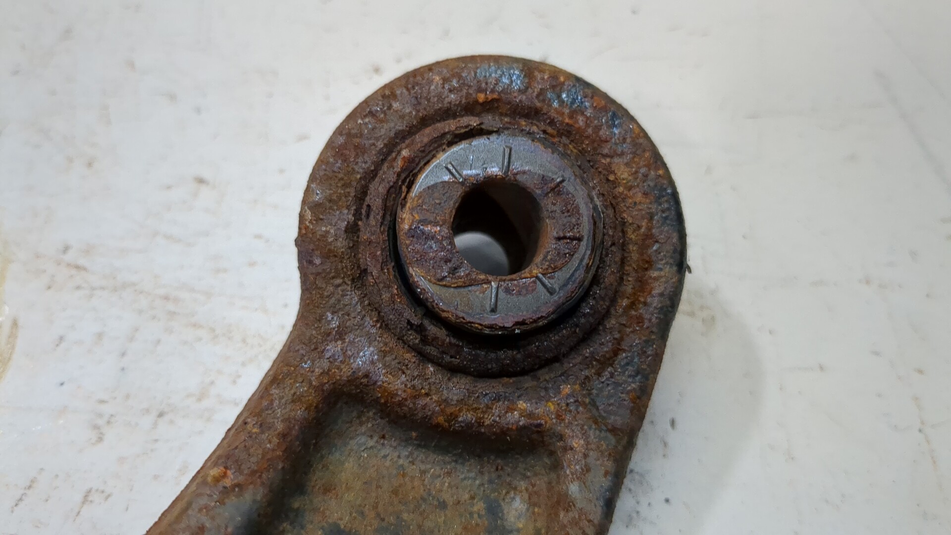 Рычаг задний правый