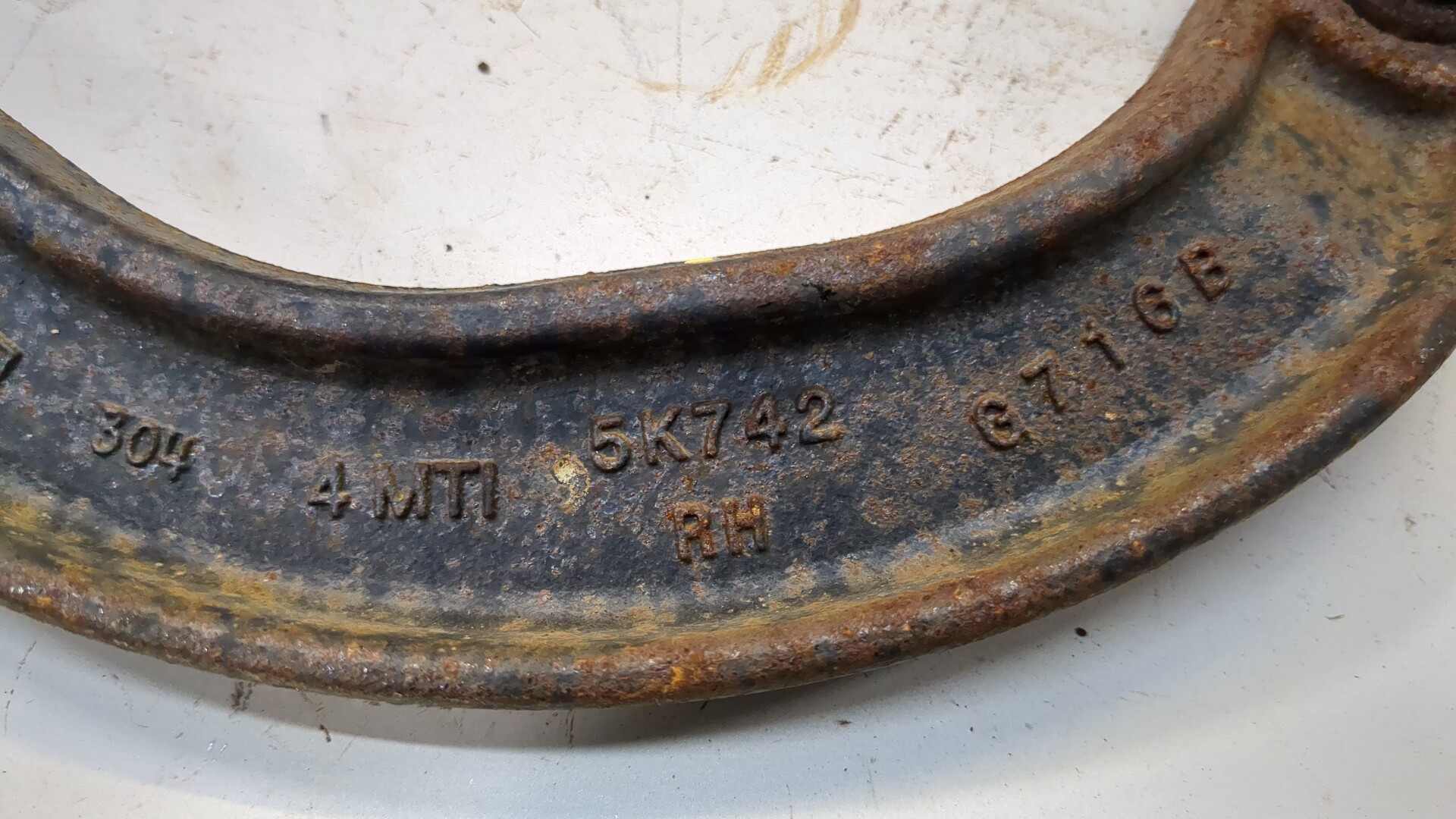 Рычаг задний правый