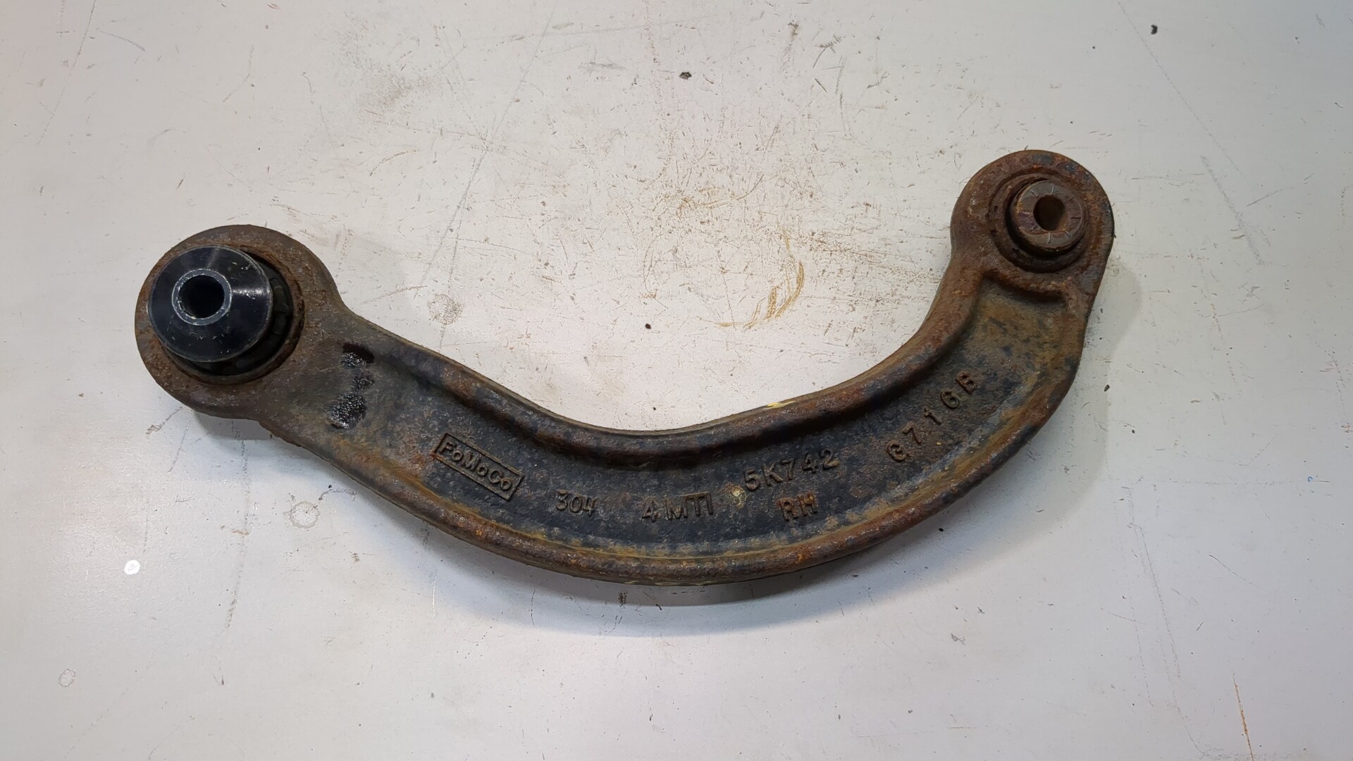 Рычаг задний правый