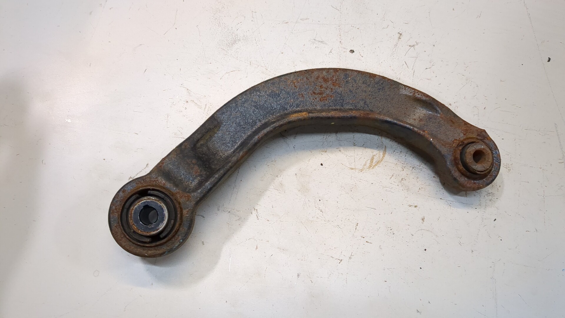 Рычаг задний правый