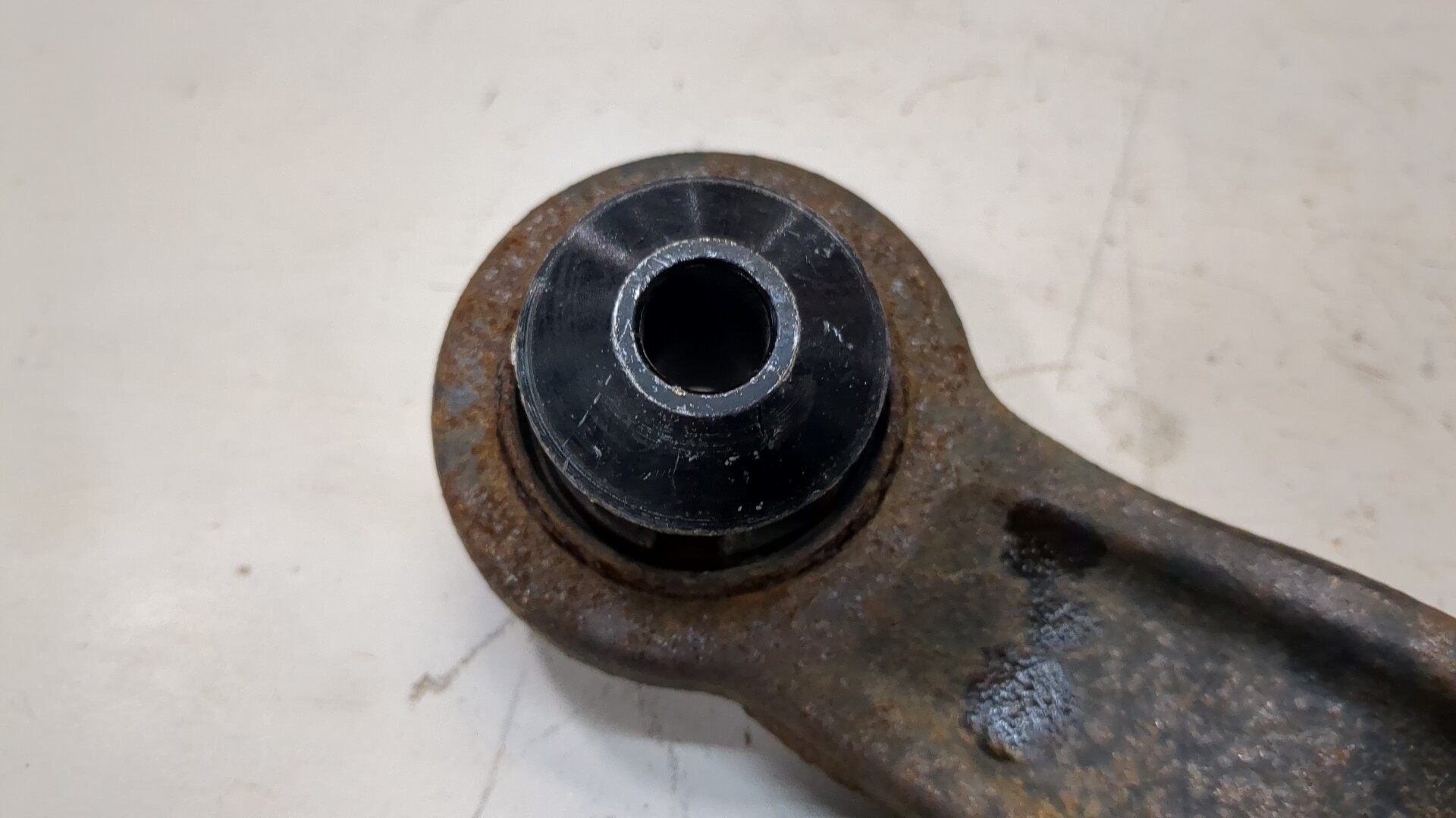 Рычаг задний правый