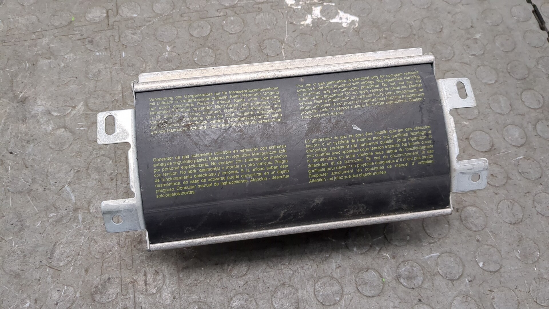 Подушка безопасности пассажирская (в торпедо)