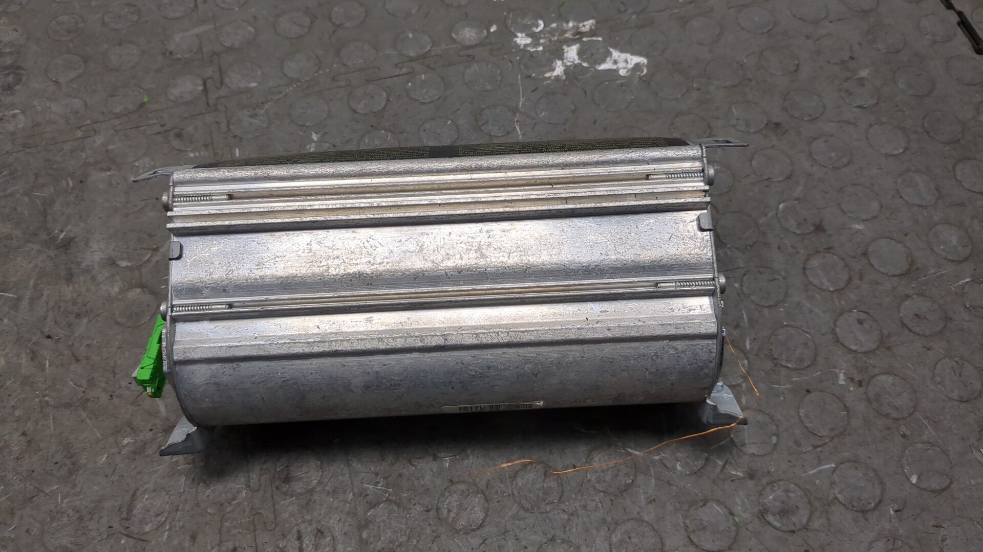 Подушка безопасности пассажирская (в торпедо)