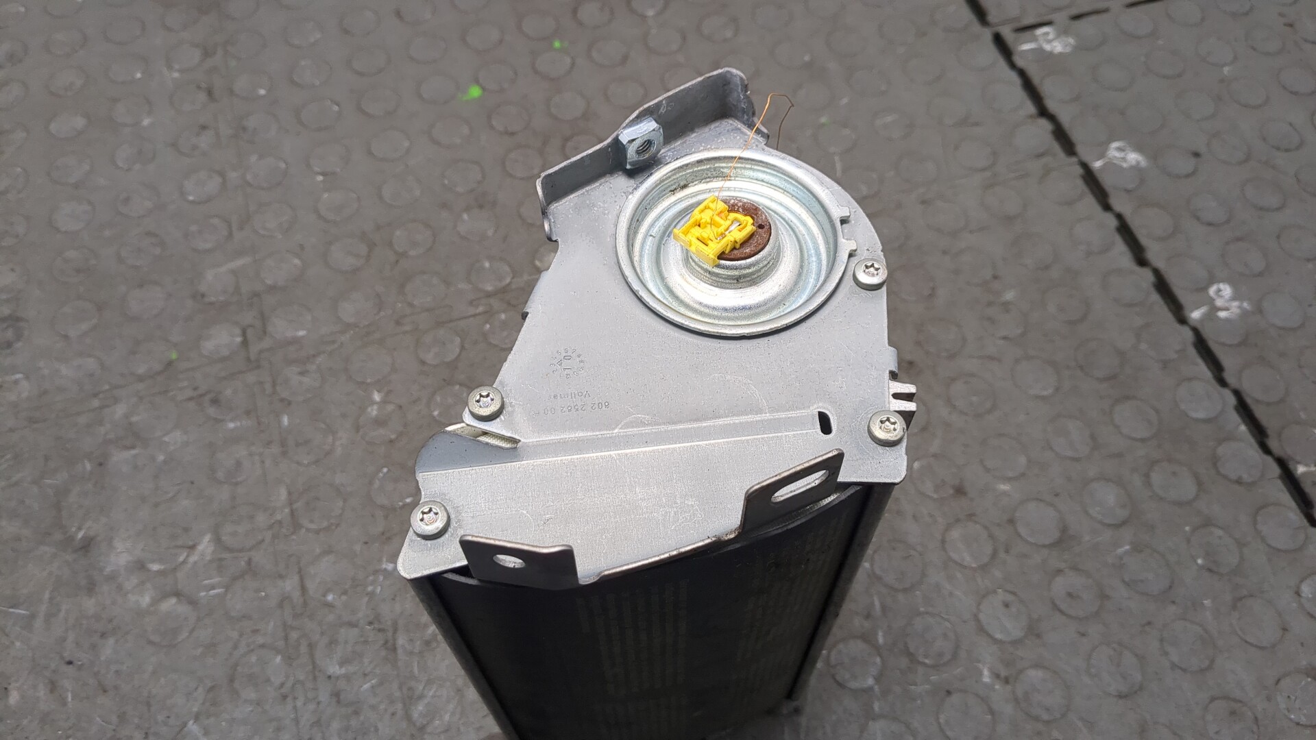 Подушка безопасности пассажирская (в торпедо)