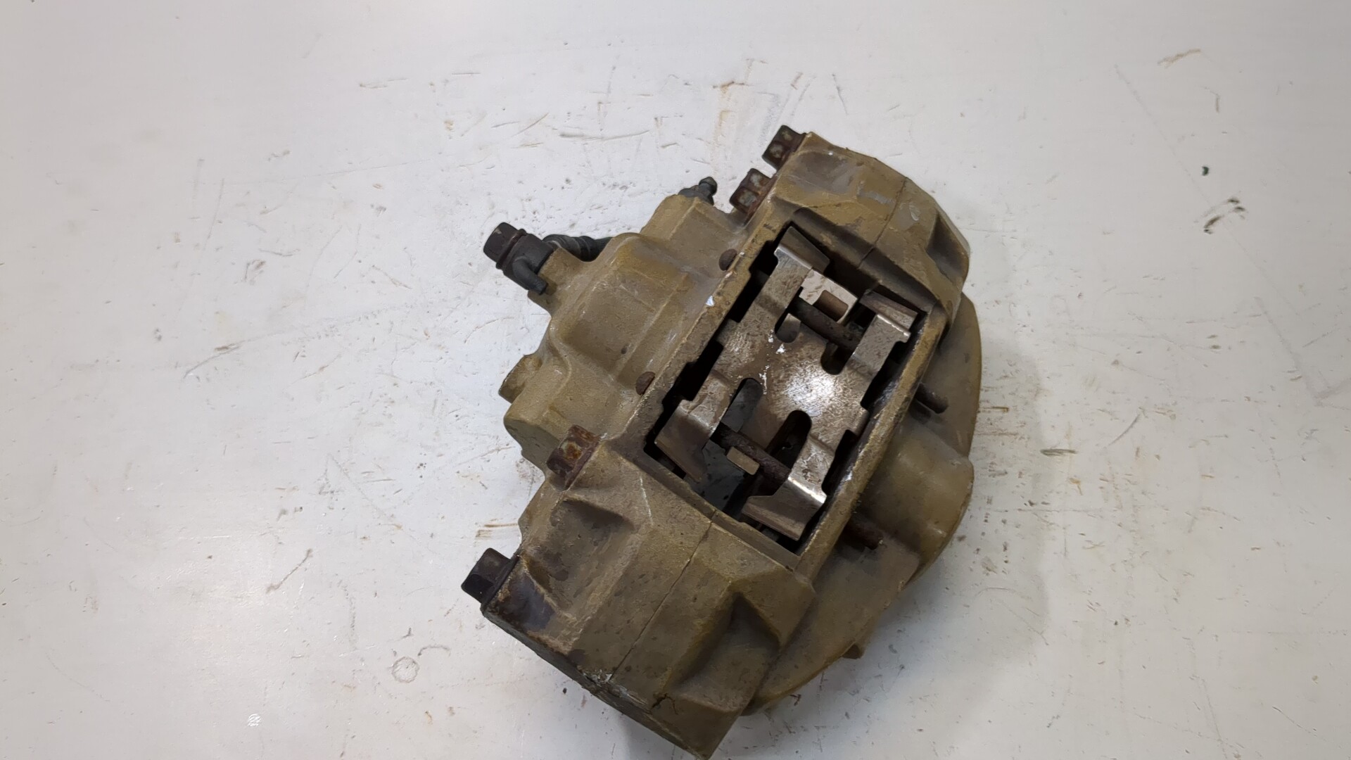 Суппорт задний левый