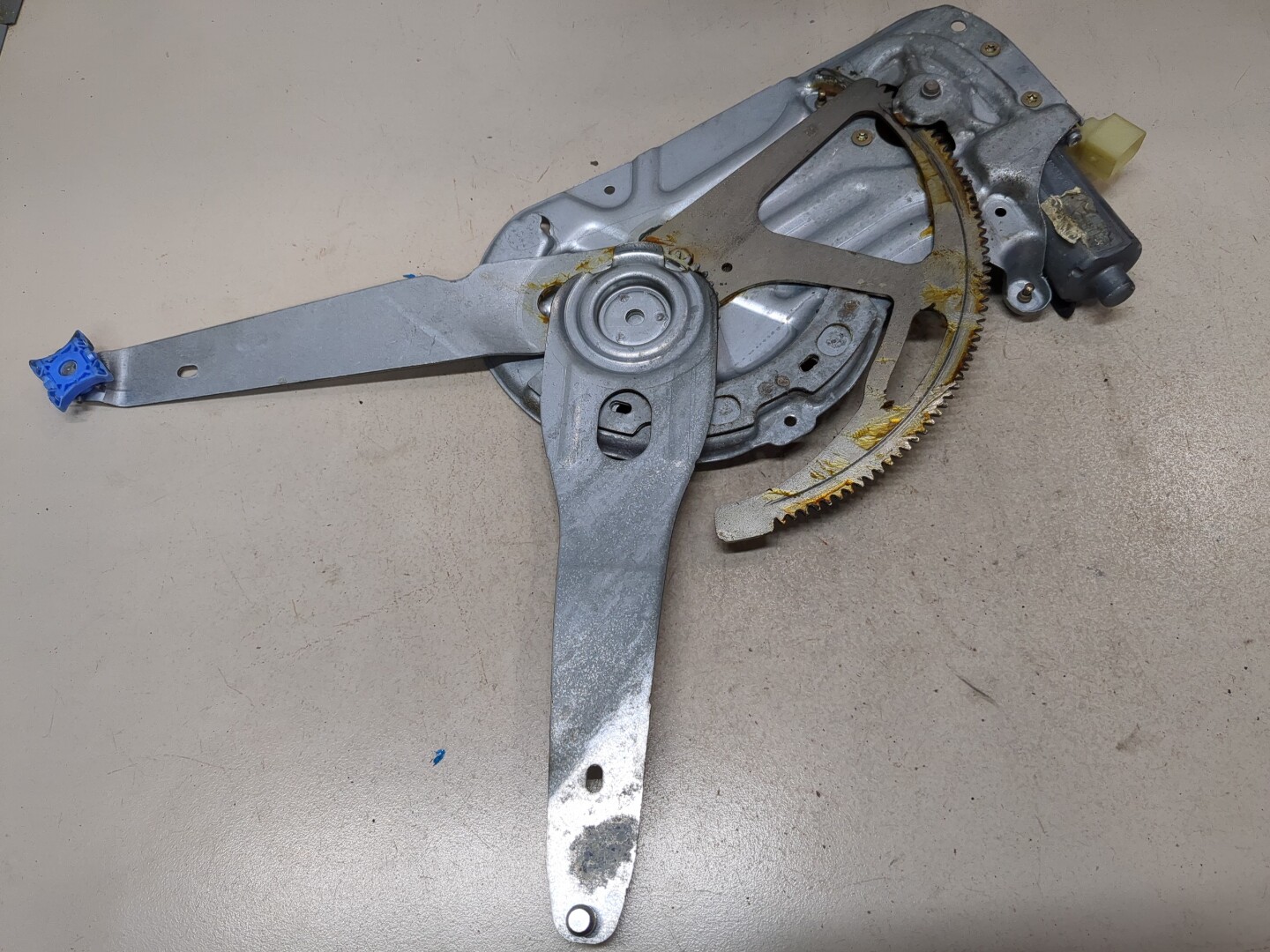 Стеклоподъемник электр. передний правый