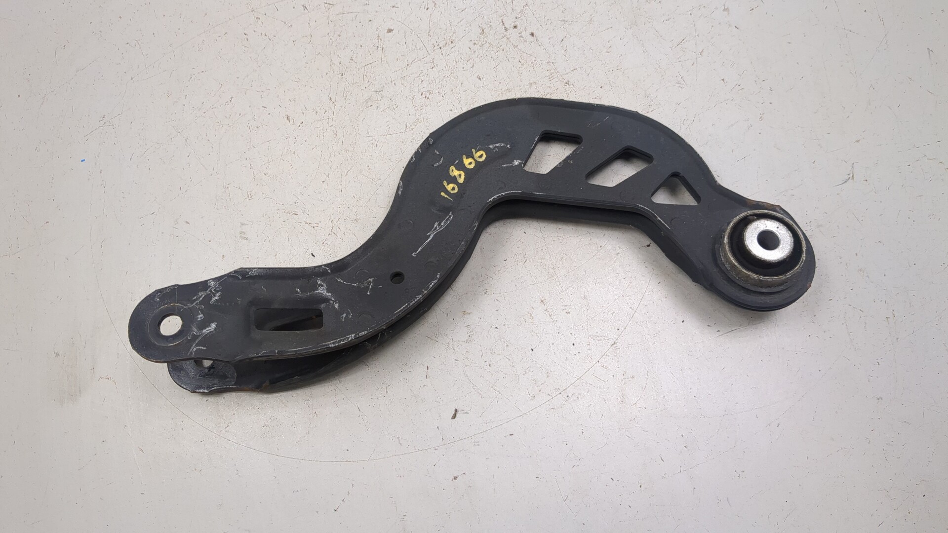 Рычаг задний