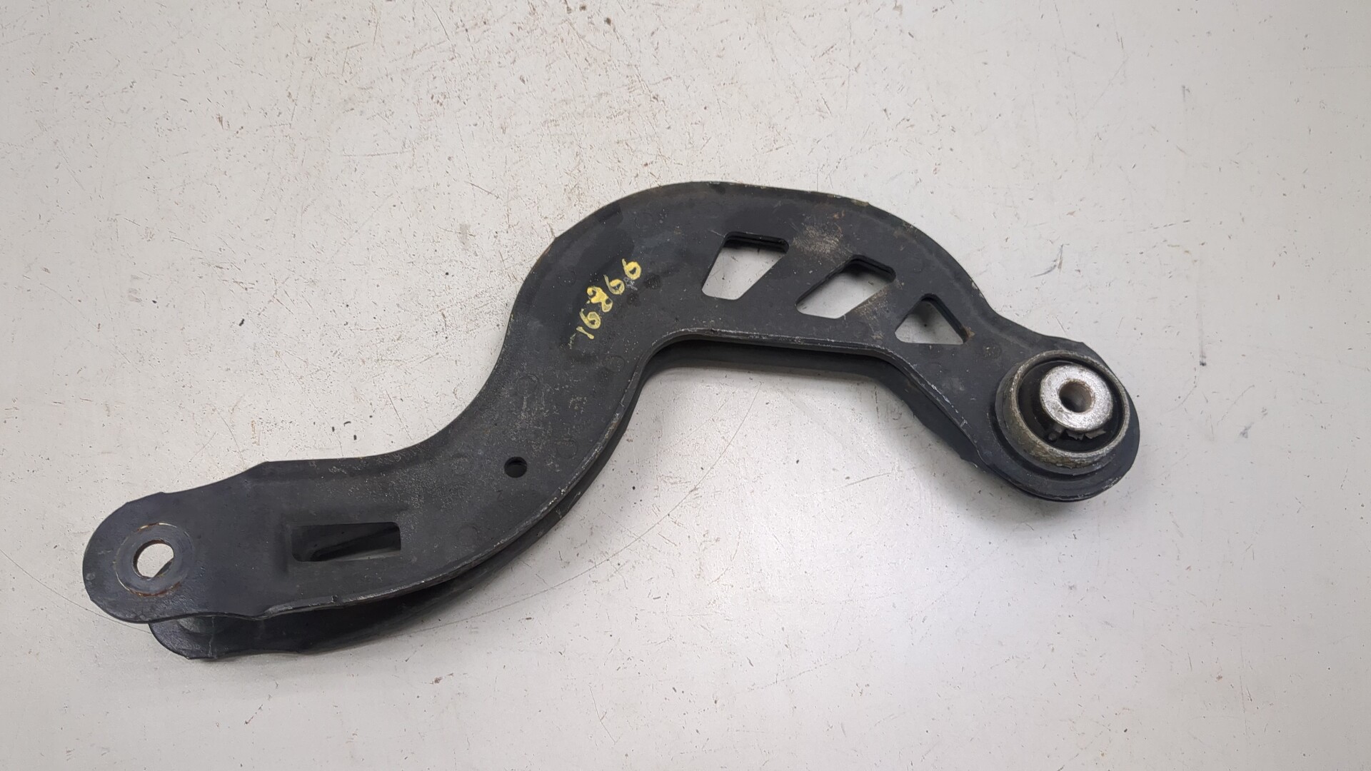 Рычаг задний