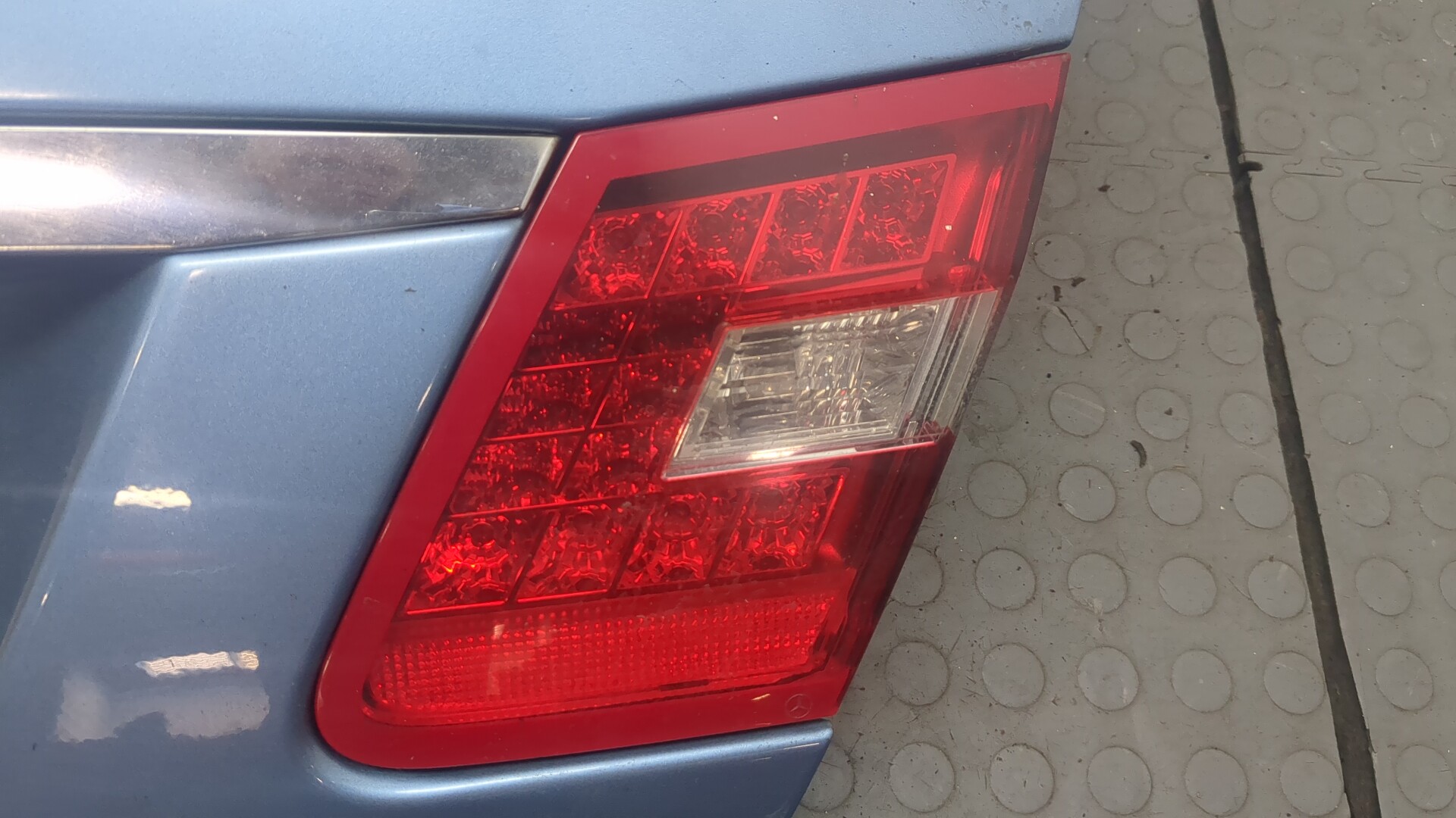 Дверь багажника