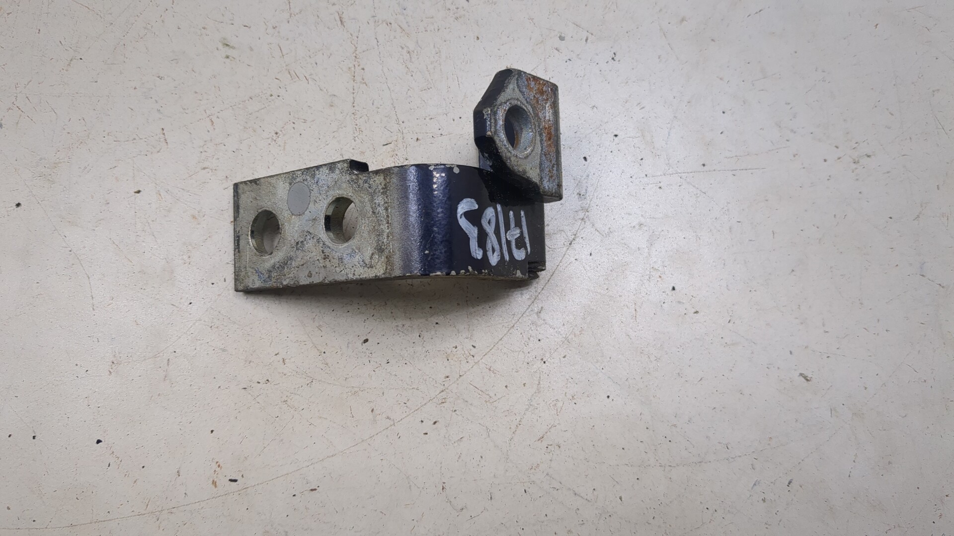 Петля двери