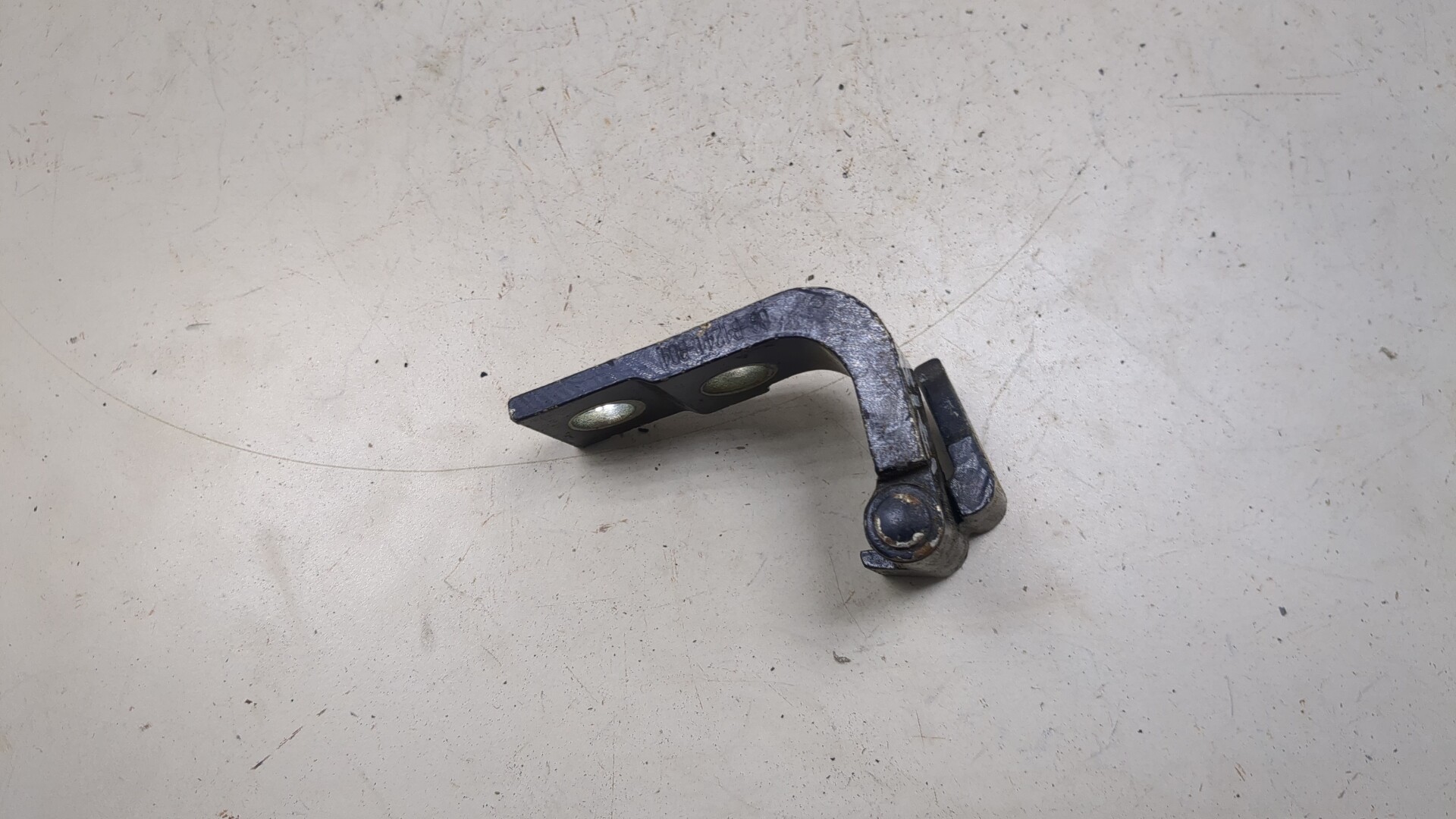 Петля двери