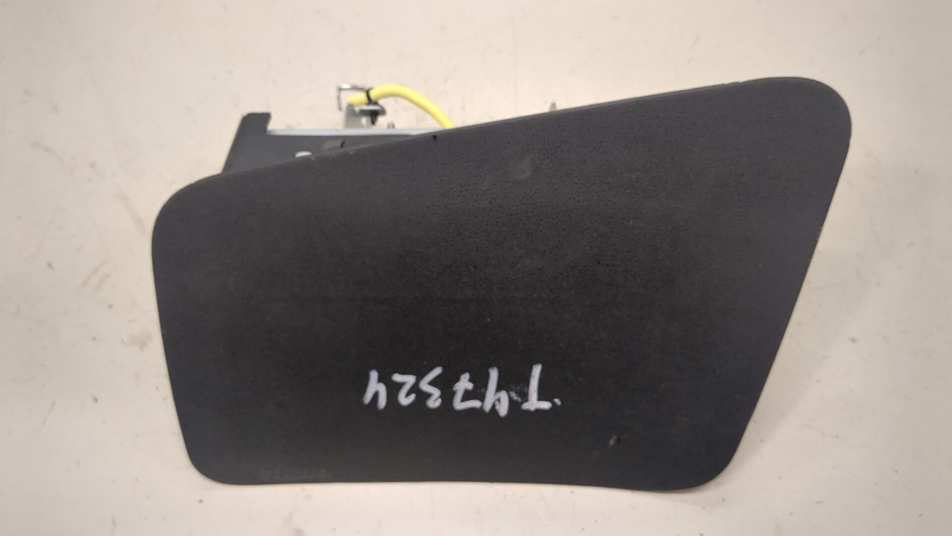 Подушка безопасности пассажирская (в торпедо)