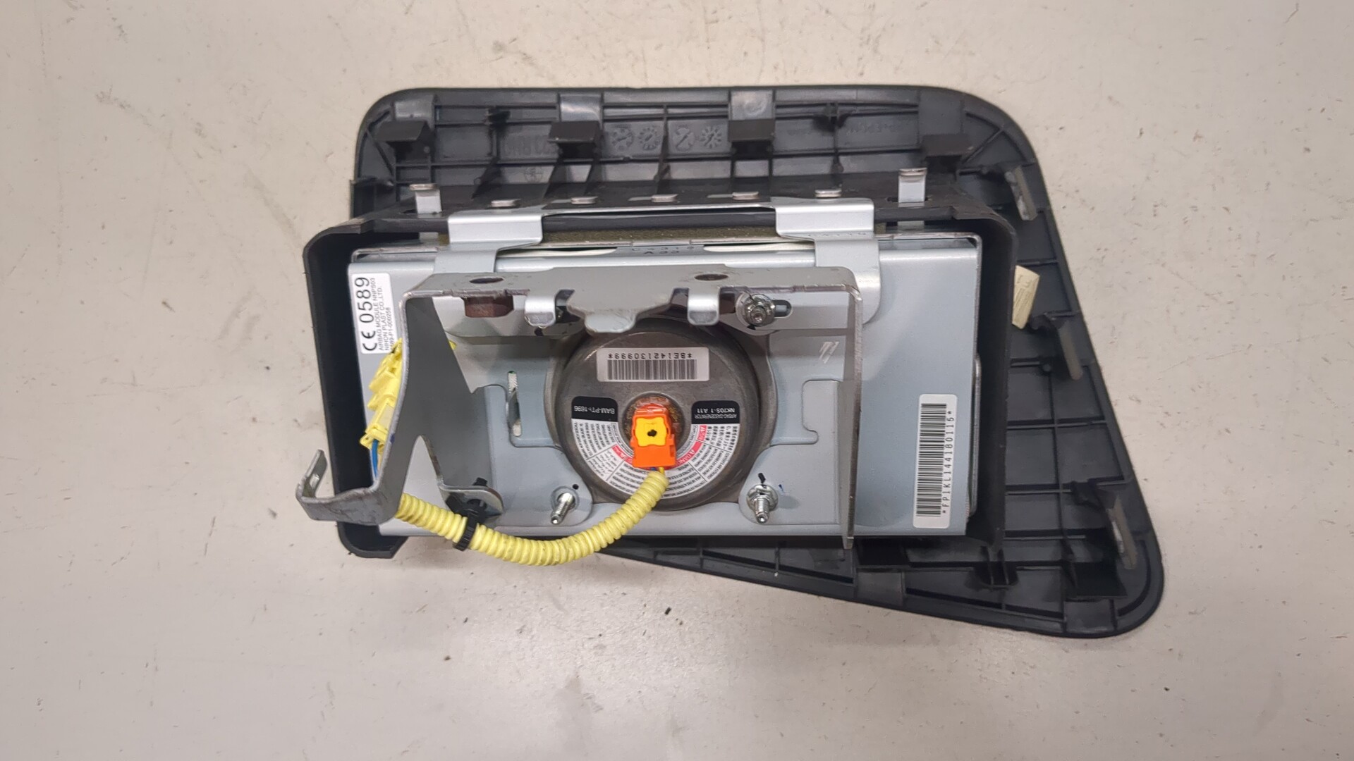 Подушка безопасности пассажирская (в торпедо)